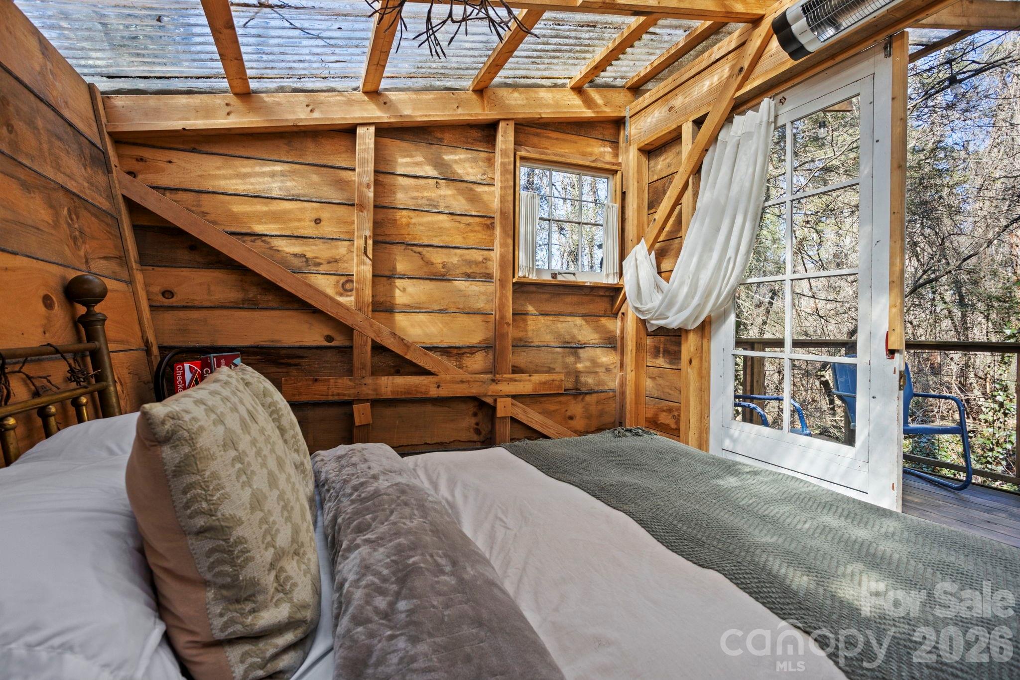 2525 Kanuga Road — Hendersonville