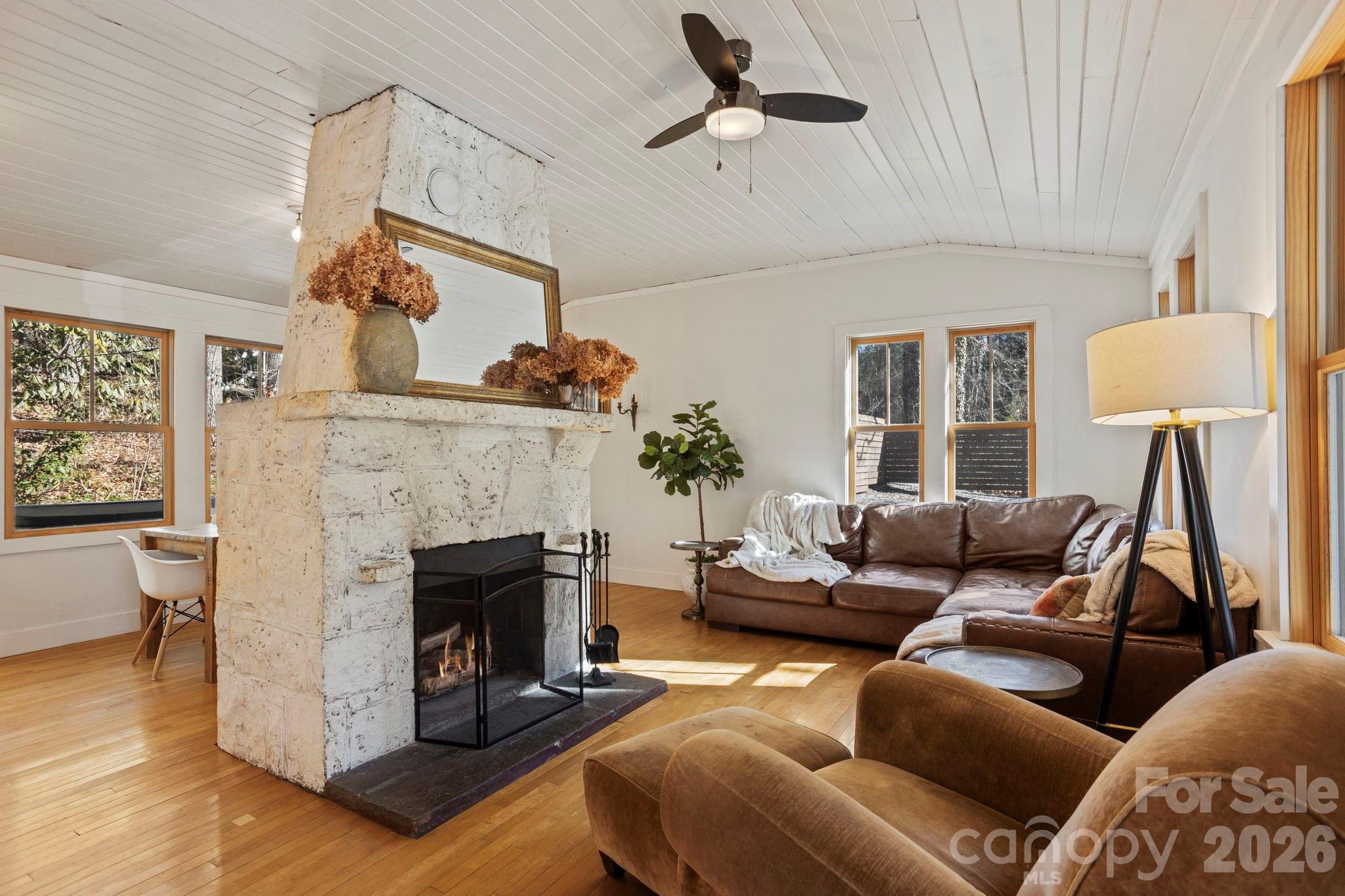 2525 Kanuga Road — Hendersonville