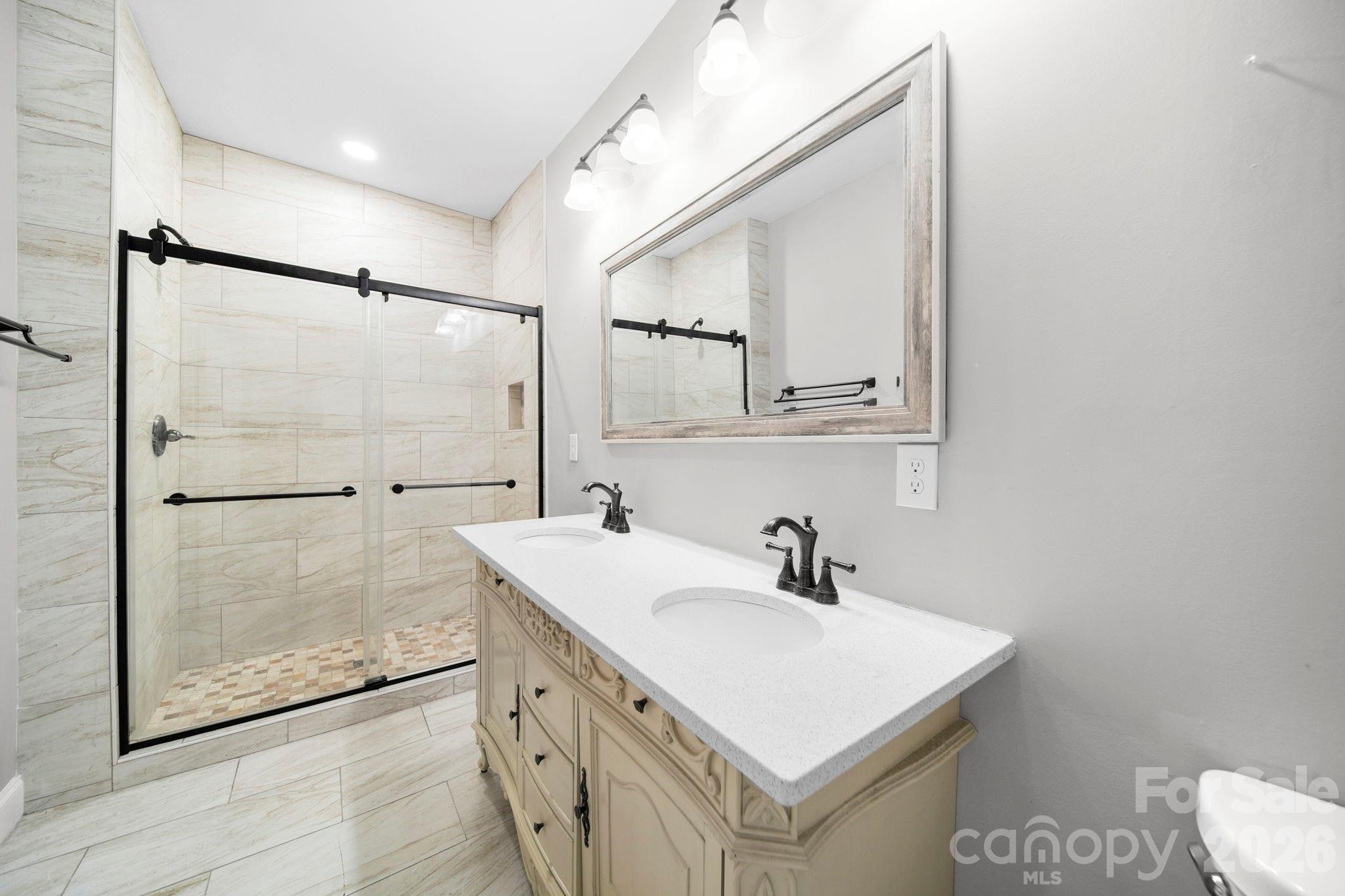136 E Lacy Street — Chester