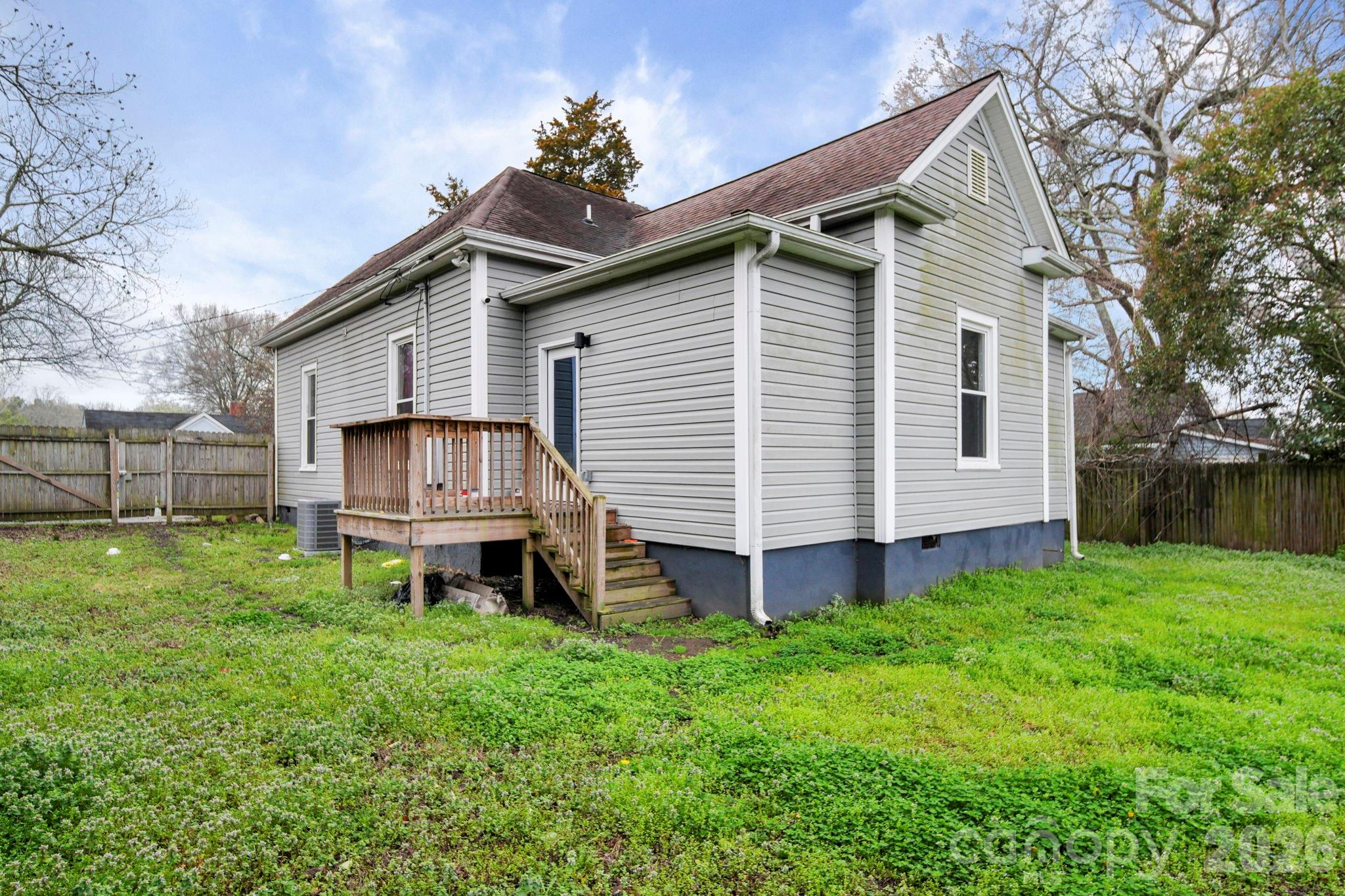 136 E Lacy Street — Chester