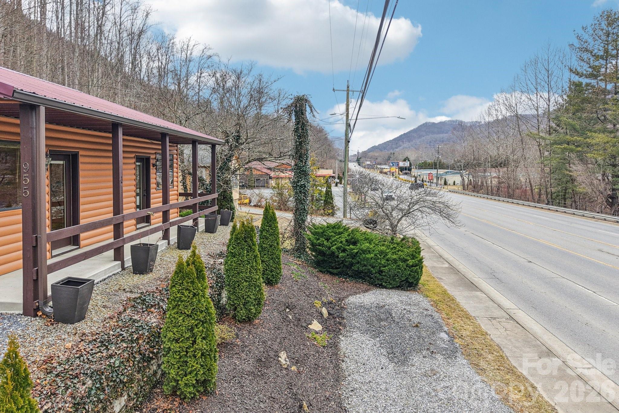 955 Soco Road — Maggie Valley