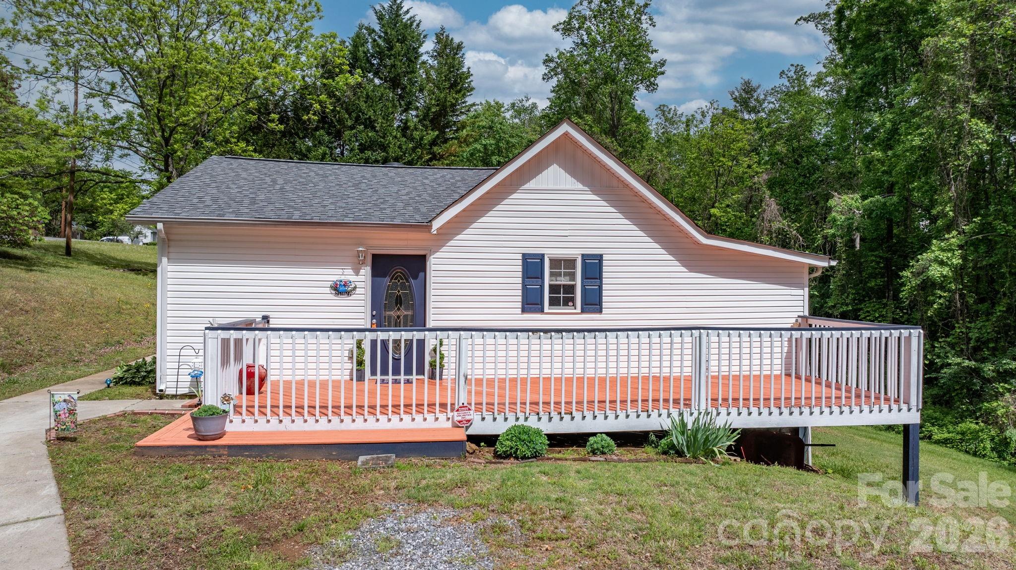 625 Milton Avenue SW — Valdese