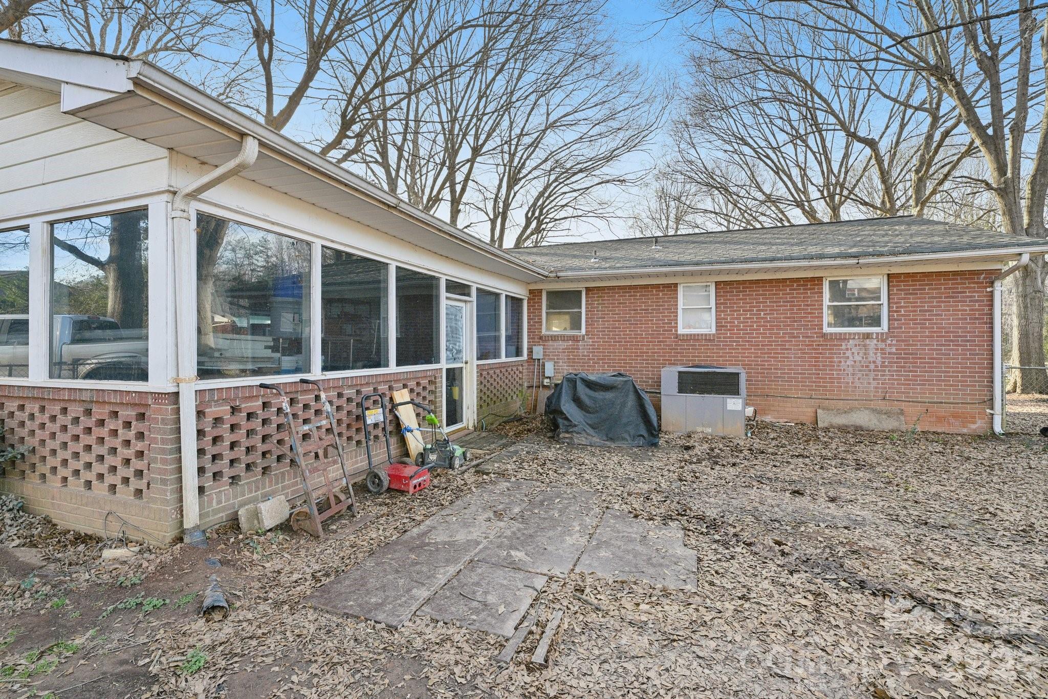 5075 Lewis Road — Gastonia