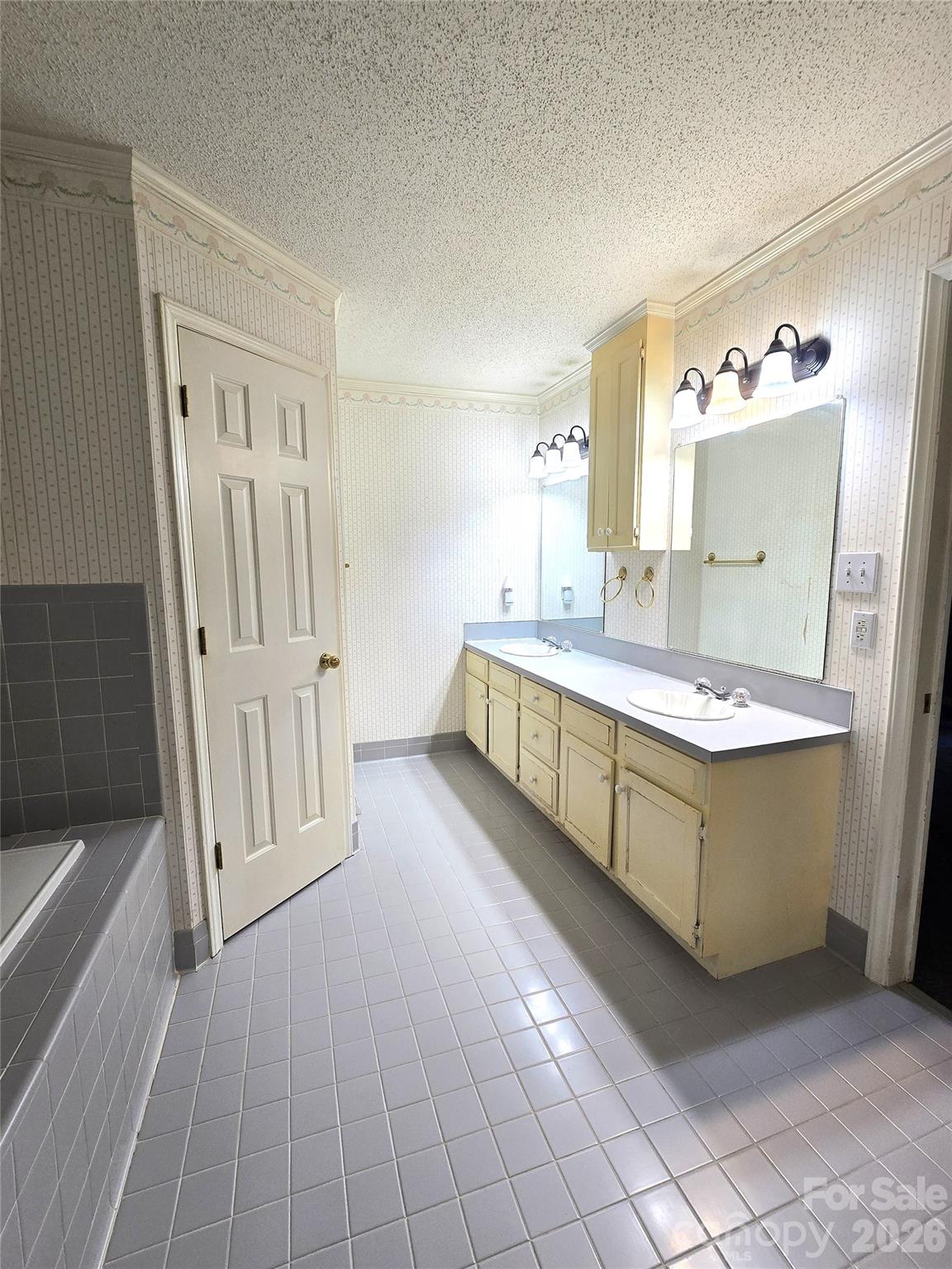 121 Country Creek Drive — Kings Mountain