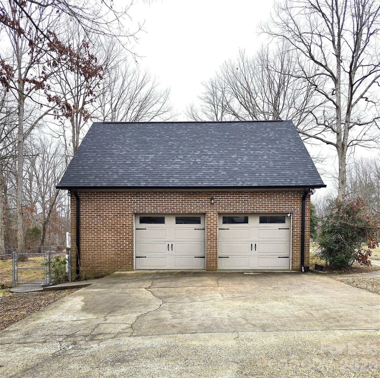 121 Country Creek Drive — Kings Mountain