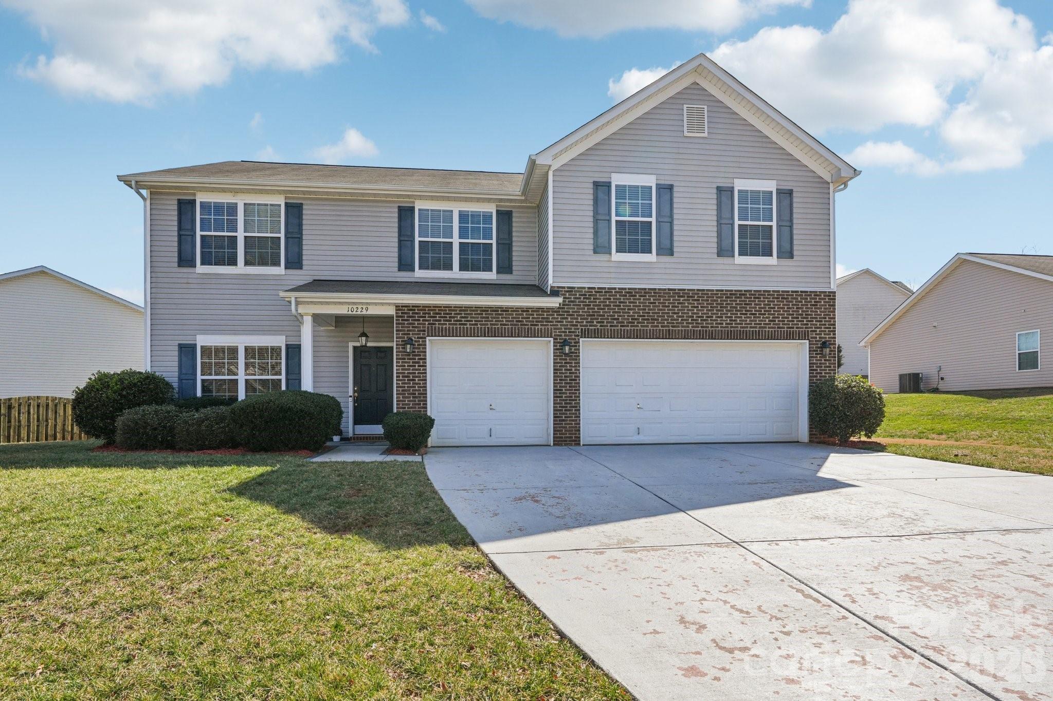 10229 Highland Creek Circle — Fort Mill
