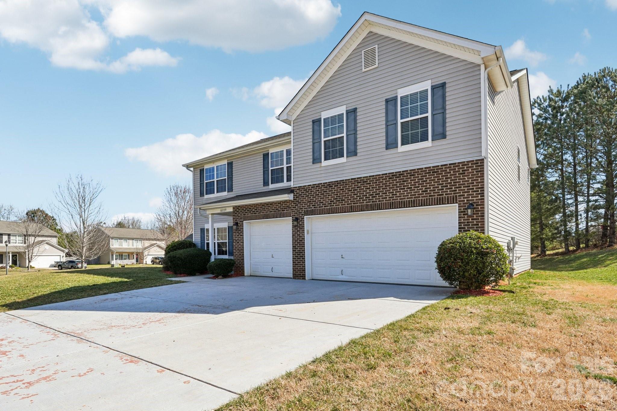 10229 Highland Creek Circle — Fort Mill