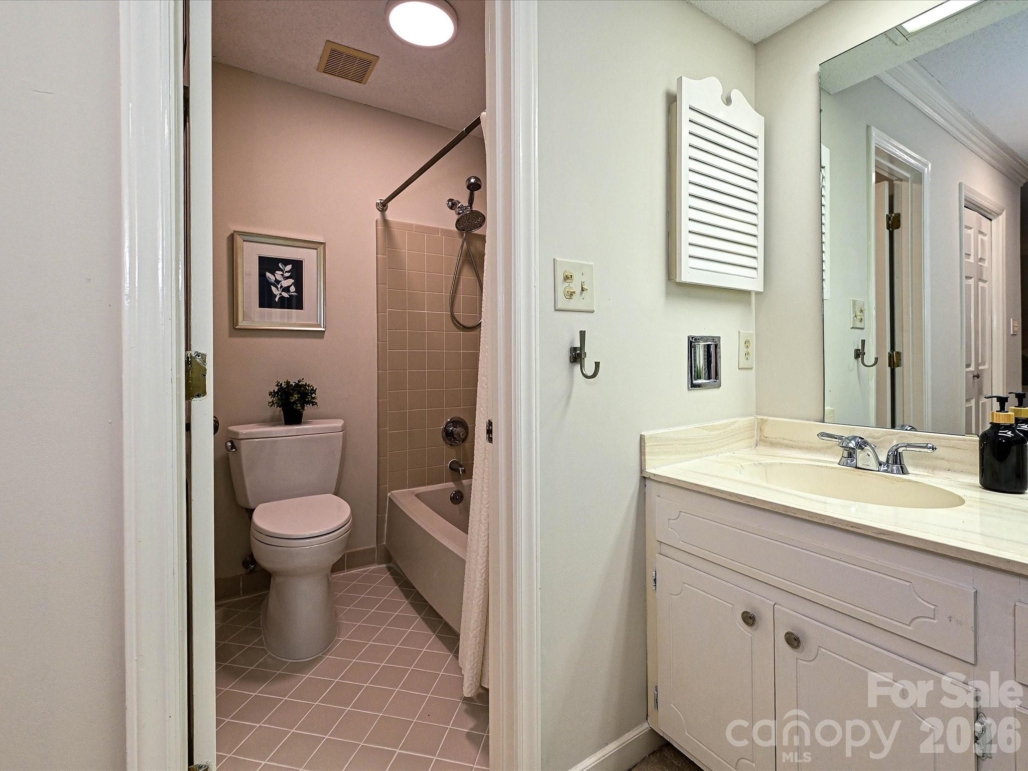 7417 Red Oak Lane — Charlotte