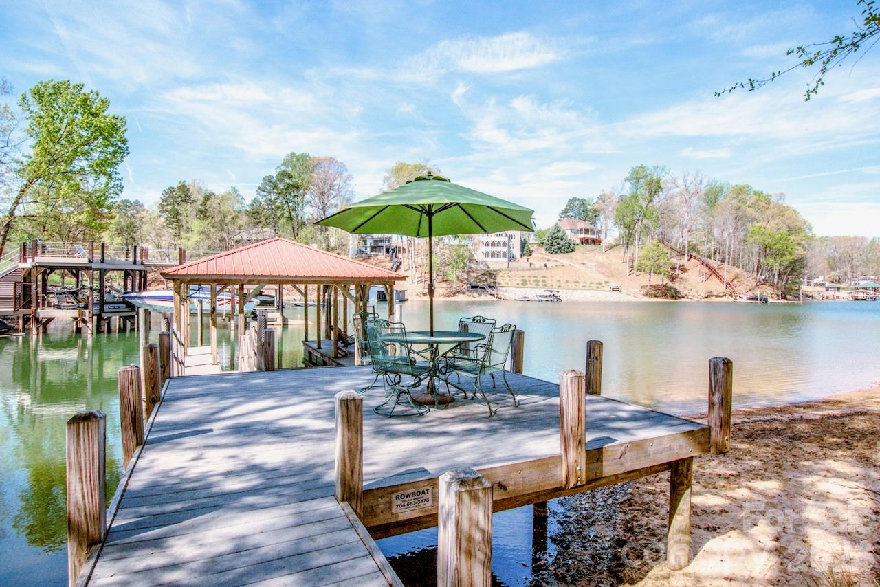 125 Melrose Lane — Mooresville