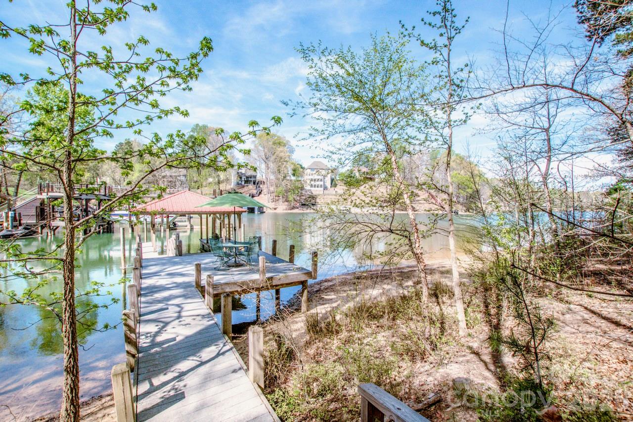 125 Melrose Lane — Mooresville