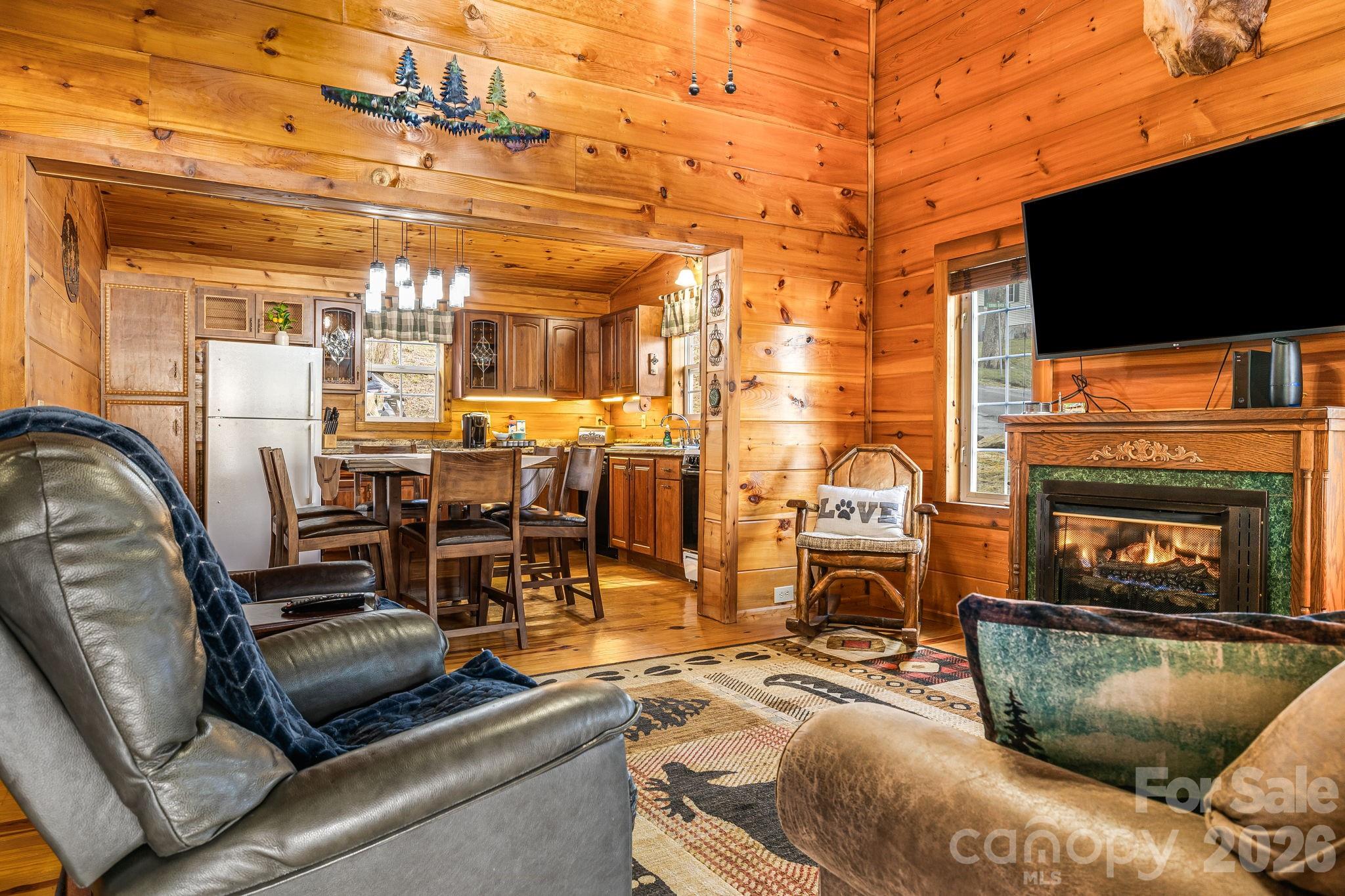 233 Rocky Top Road — Maggie Valley