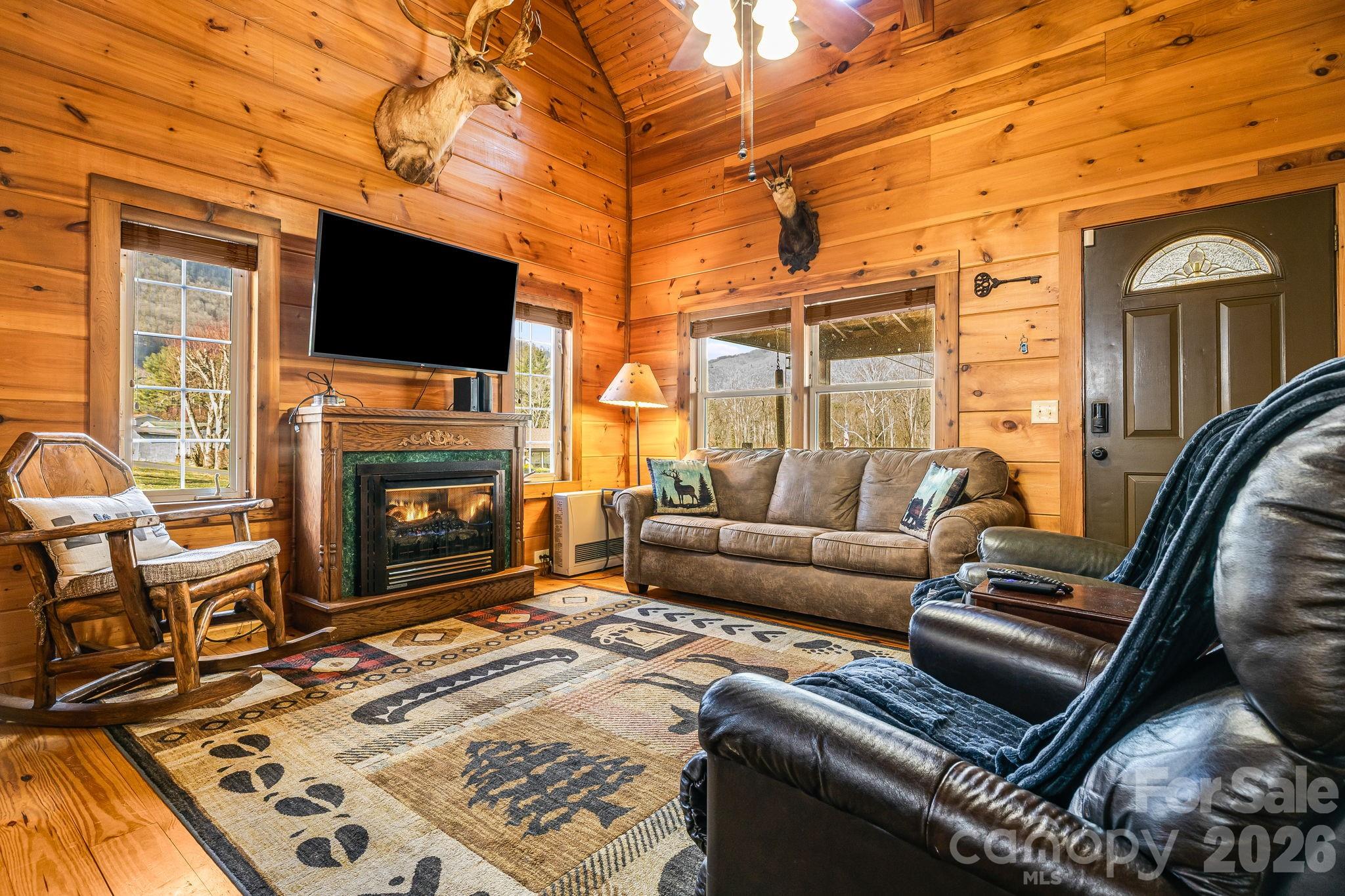 233 Rocky Top Road — Maggie Valley