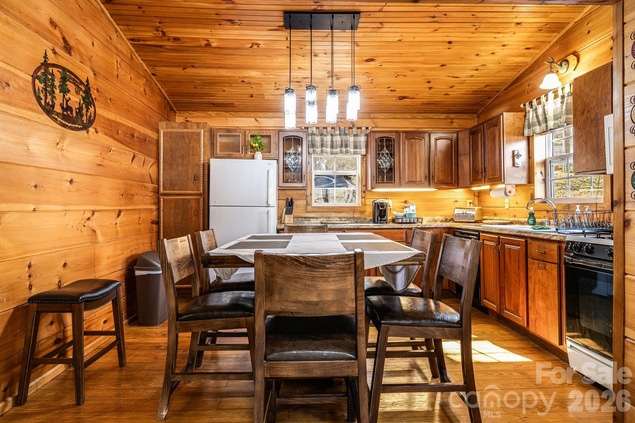233 Rocky Top Road — Maggie Valley
