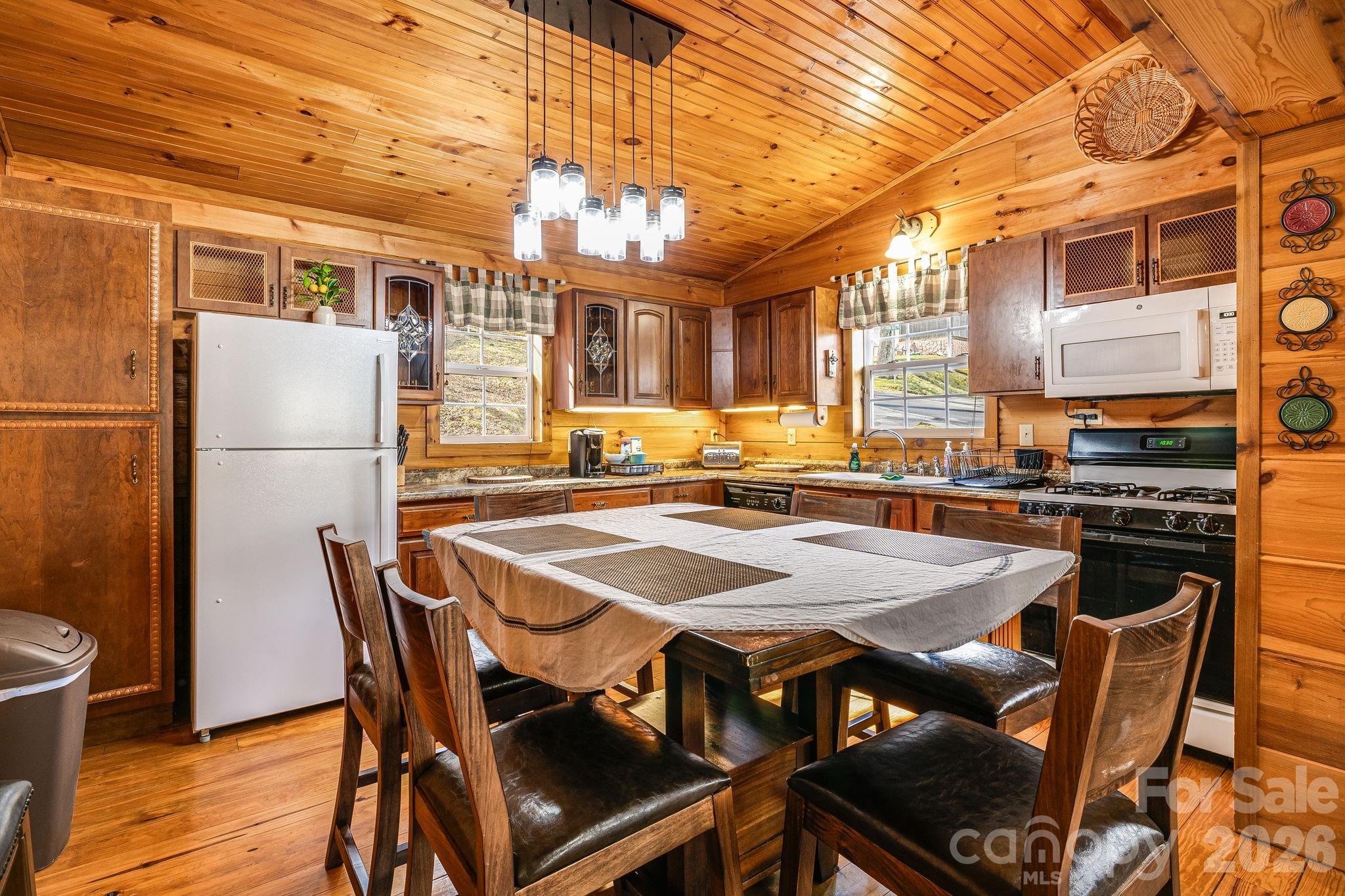 233 Rocky Top Road — Maggie Valley