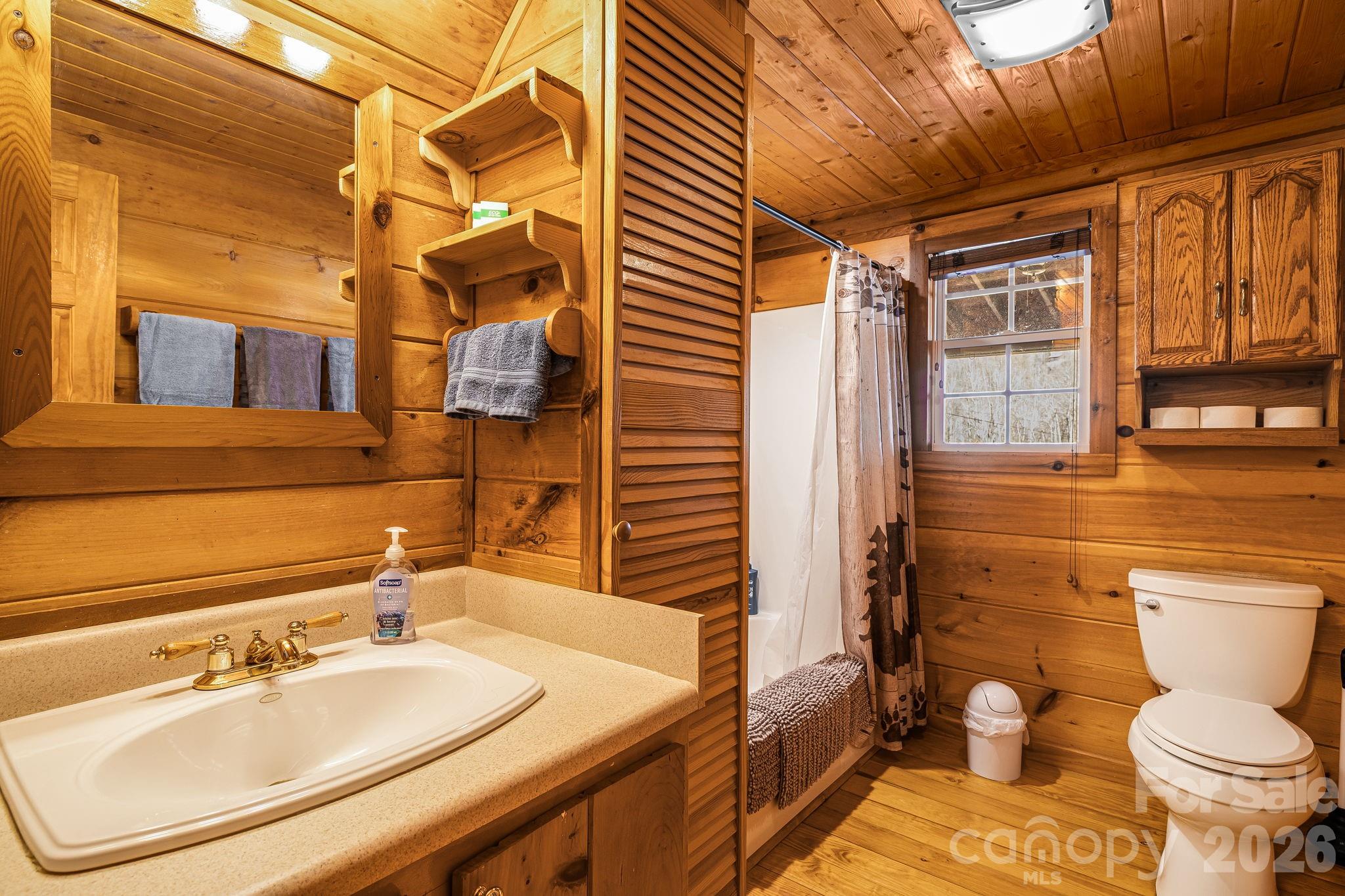 233 Rocky Top Road — Maggie Valley