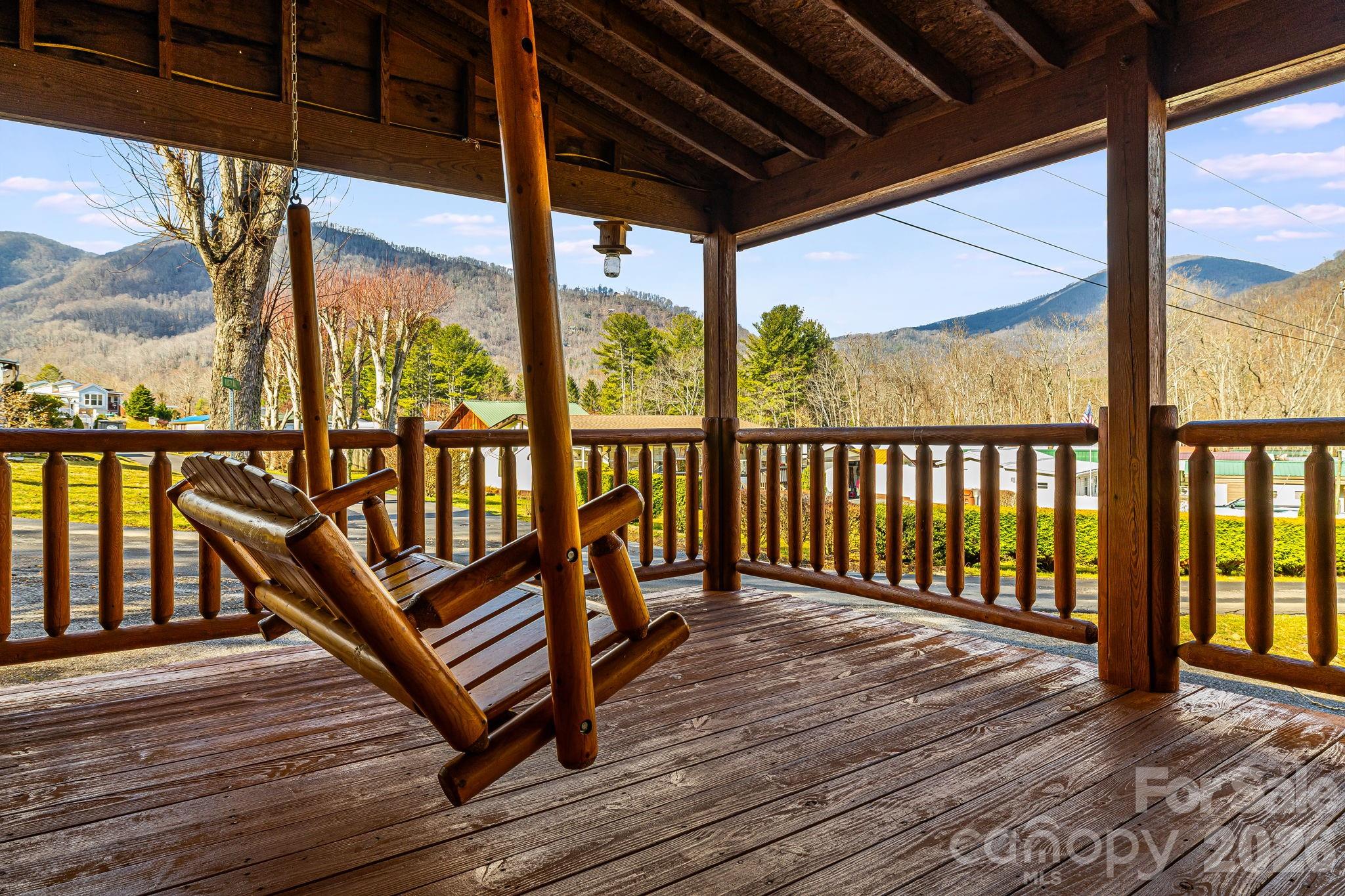 233 Rocky Top Road — Maggie Valley