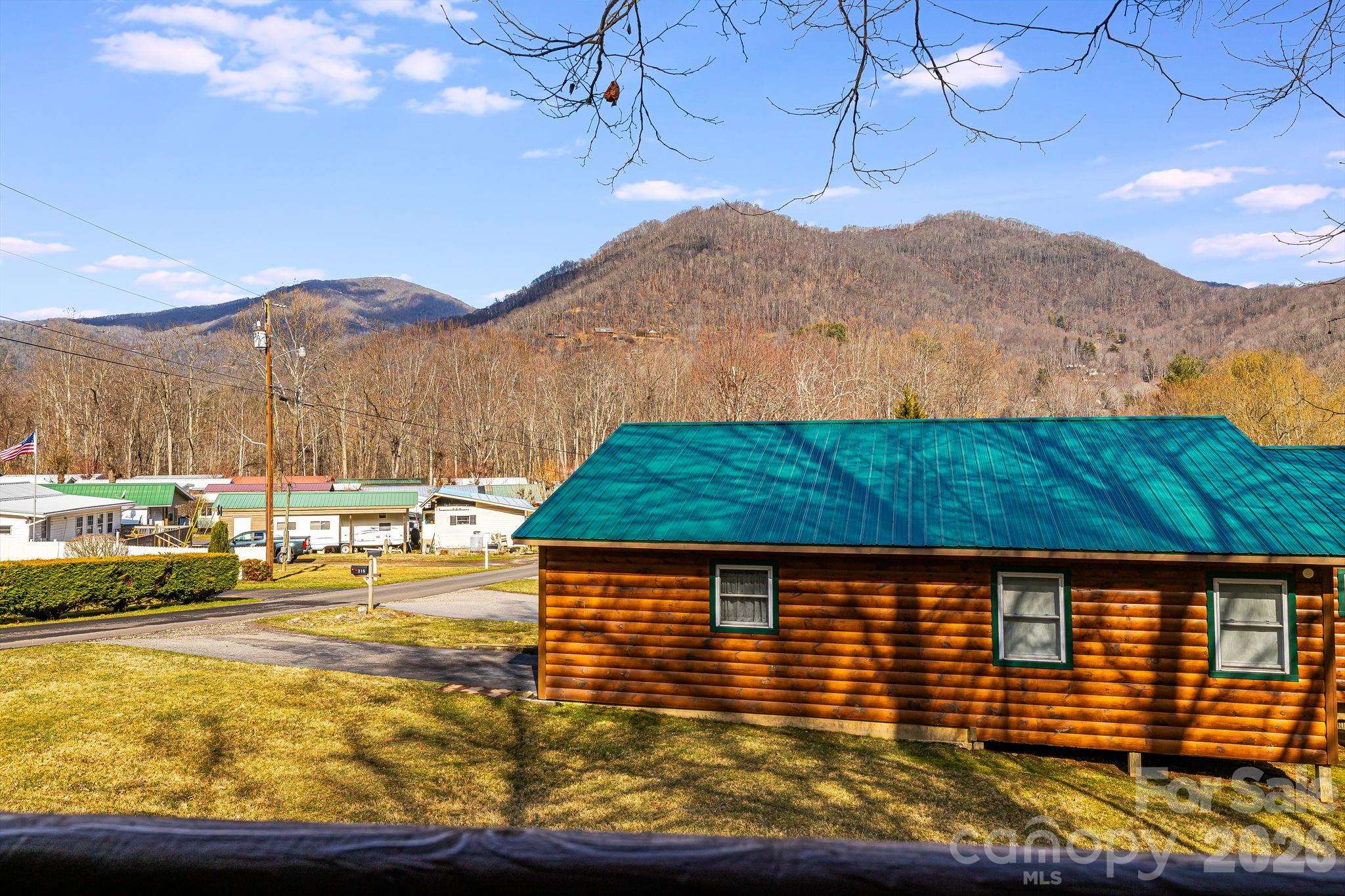 233 Rocky Top Road — Maggie Valley