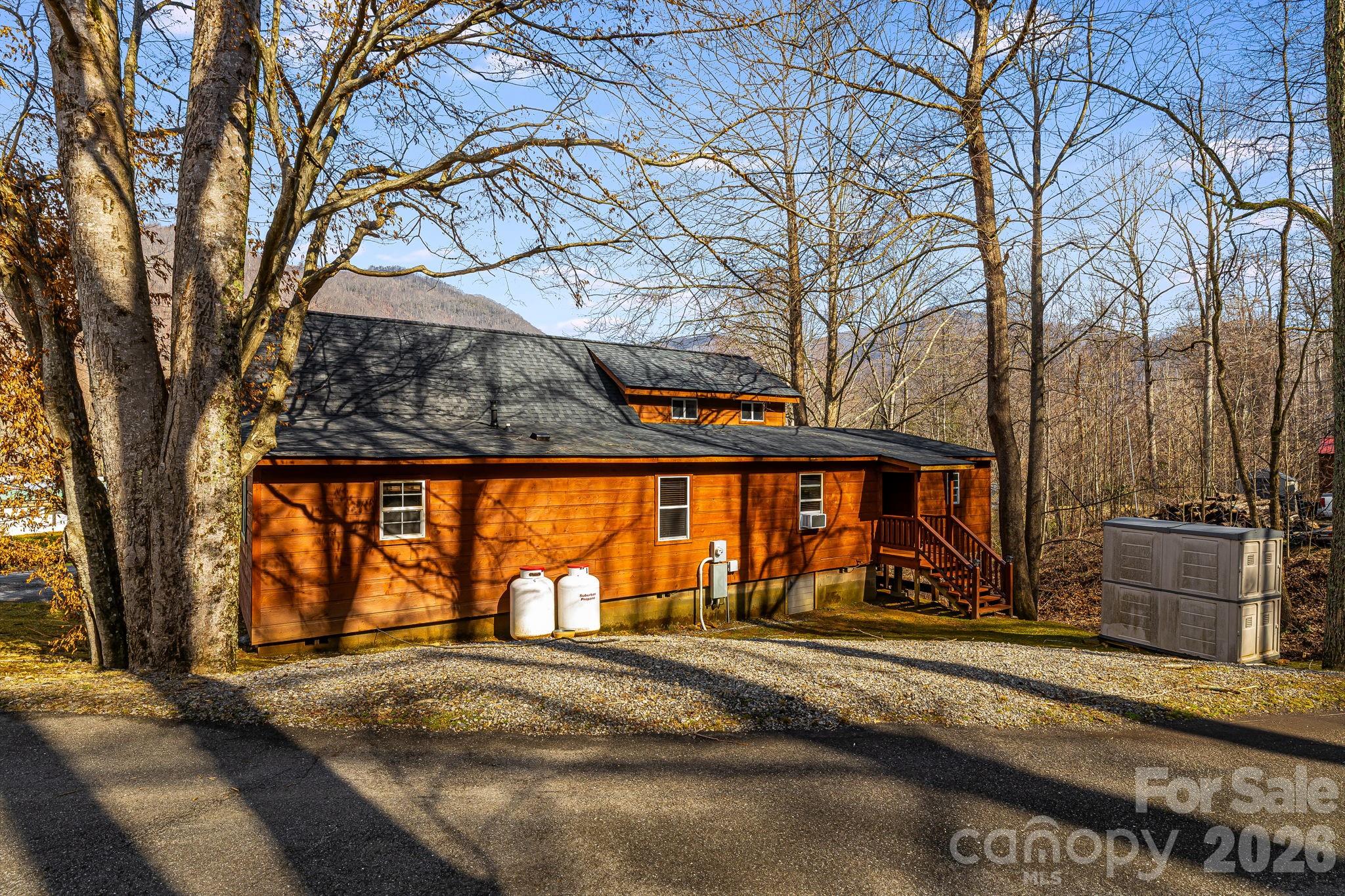 233 Rocky Top Road — Maggie Valley
