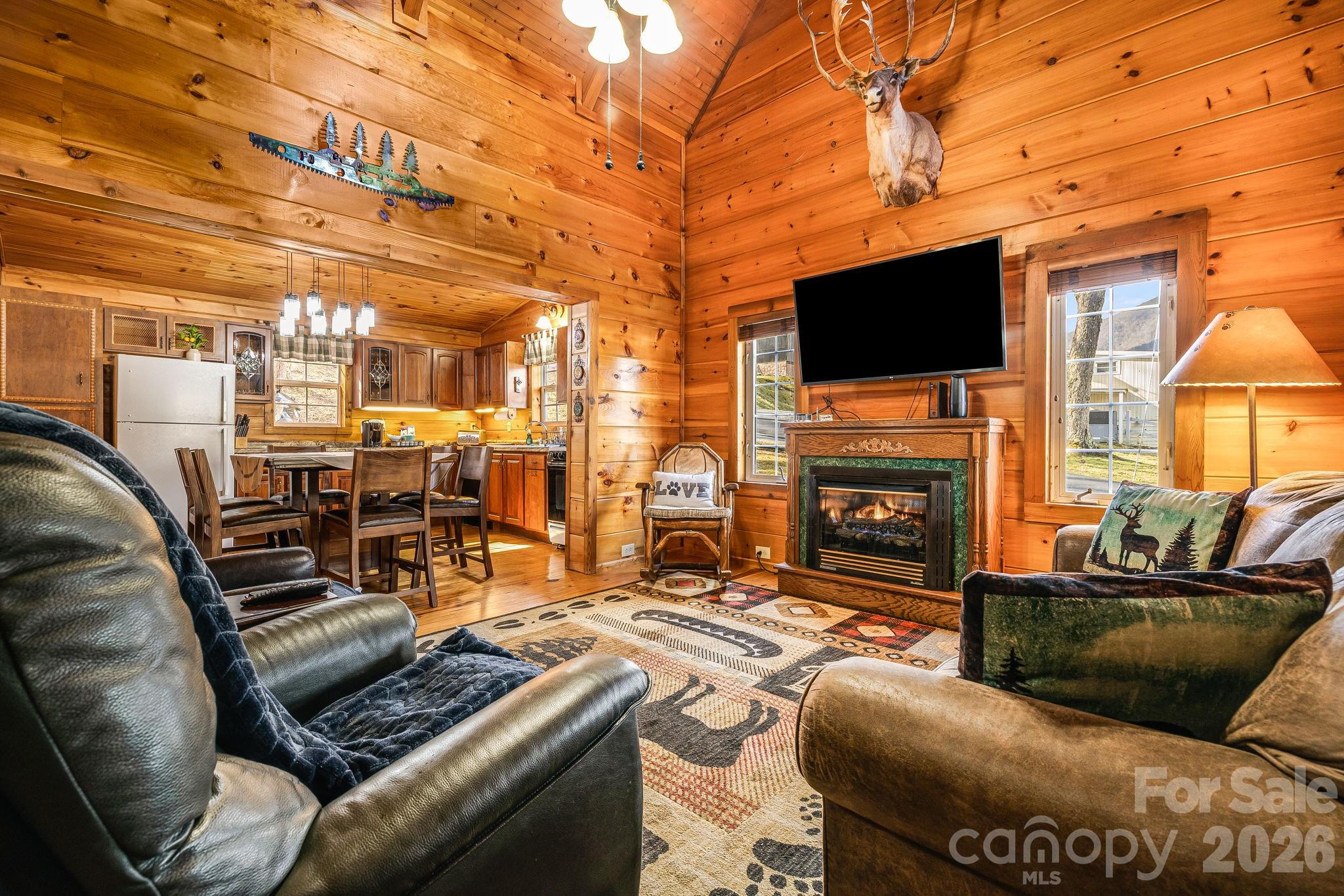 233 Rocky Top Road — Maggie Valley