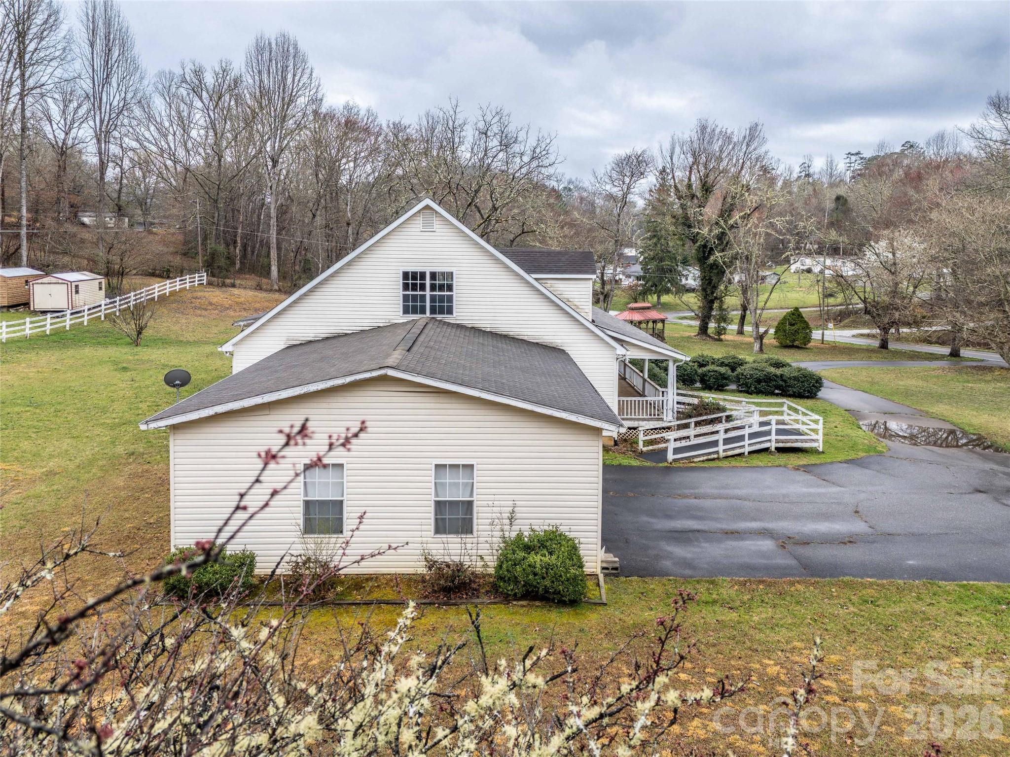 1564 Camp Creek Road — Whittier