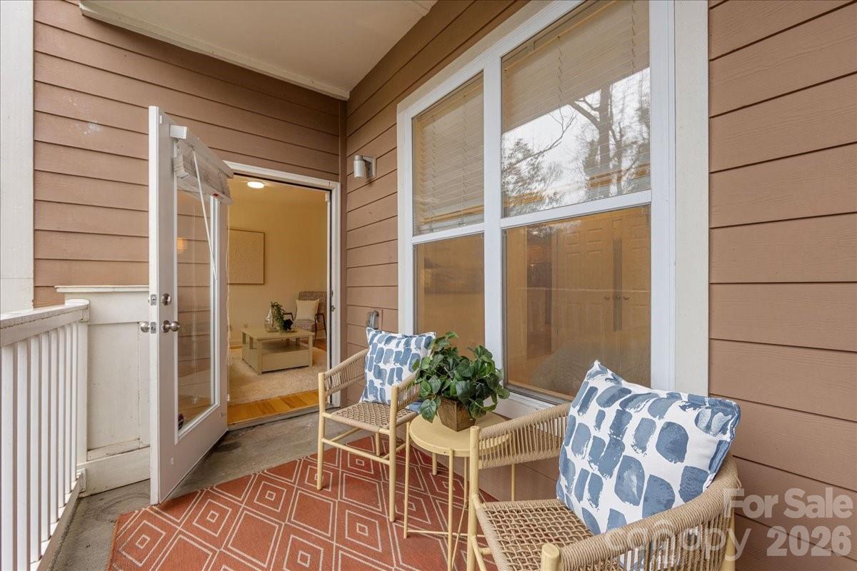 1000 E Woodlawn Road #118 — Charlotte