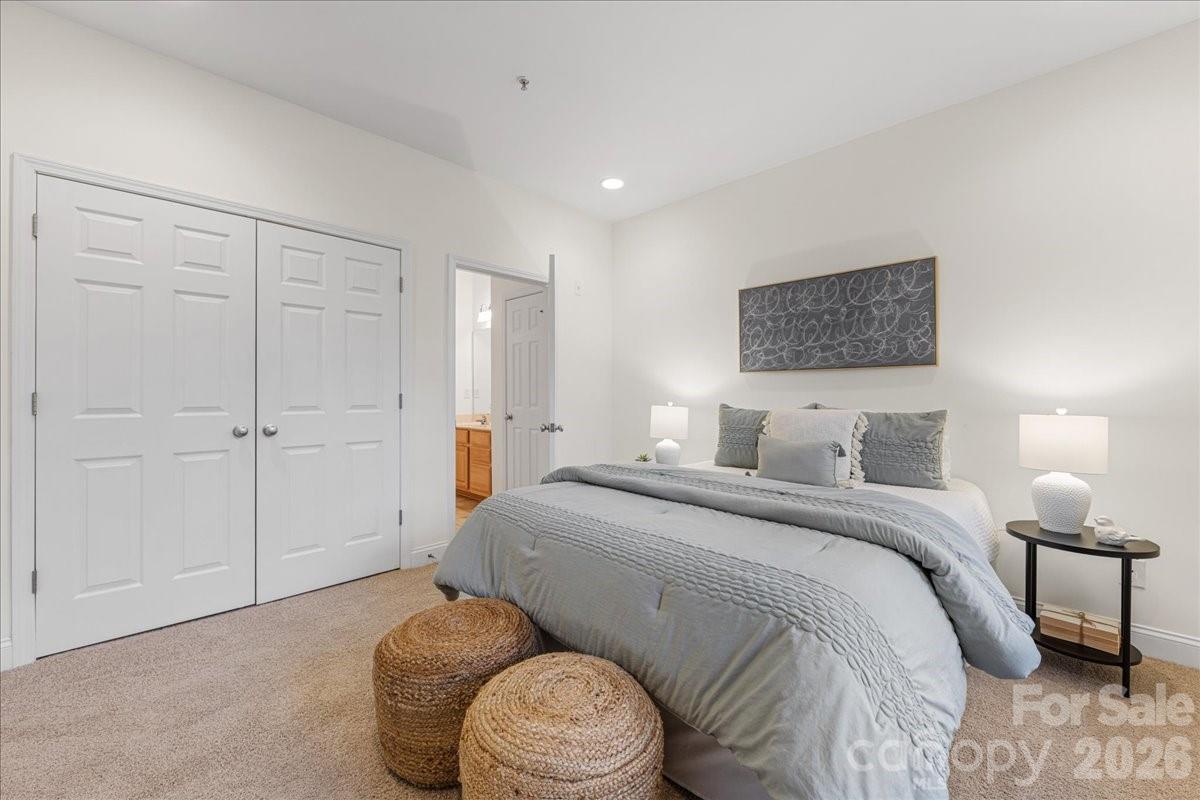 1000 E Woodlawn Road #118 — Charlotte