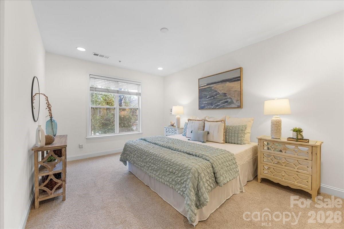 1000 E Woodlawn Road #118 — Charlotte