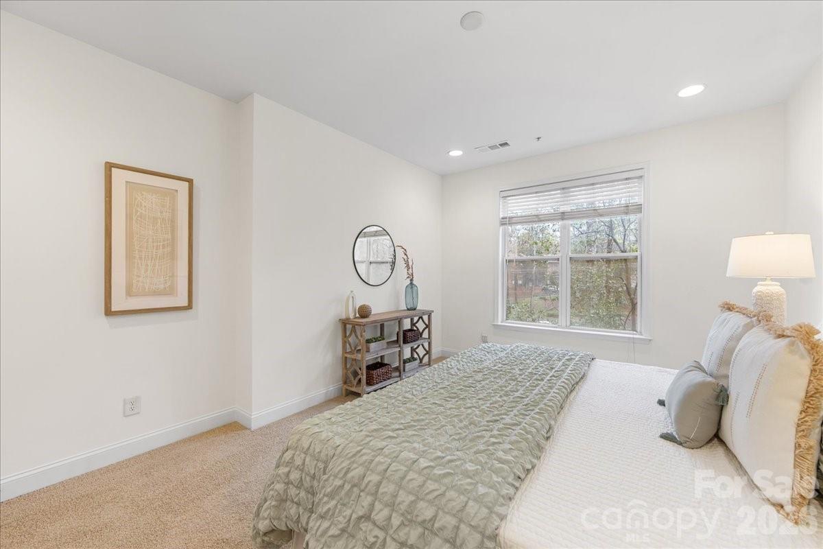 1000 E Woodlawn Road #118 — Charlotte