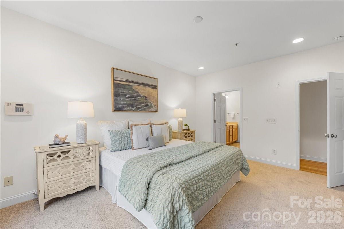 1000 E Woodlawn Road #118 — Charlotte