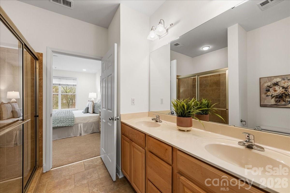 1000 E Woodlawn Road #118 — Charlotte