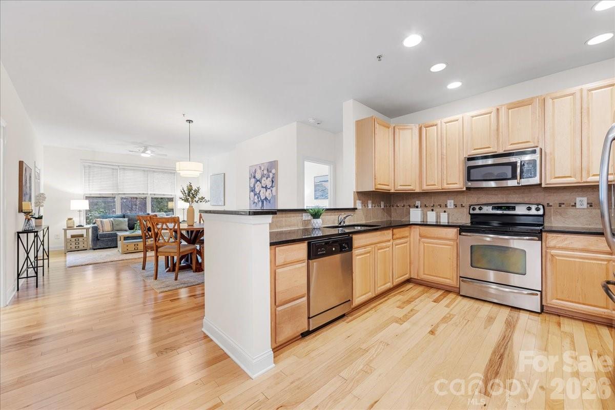 1000 E Woodlawn Road #118 — Charlotte