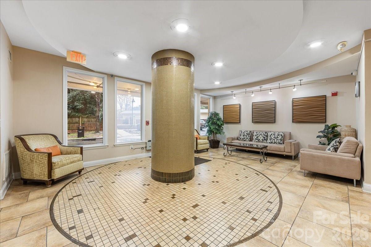 1000 E Woodlawn Road #118 — Charlotte