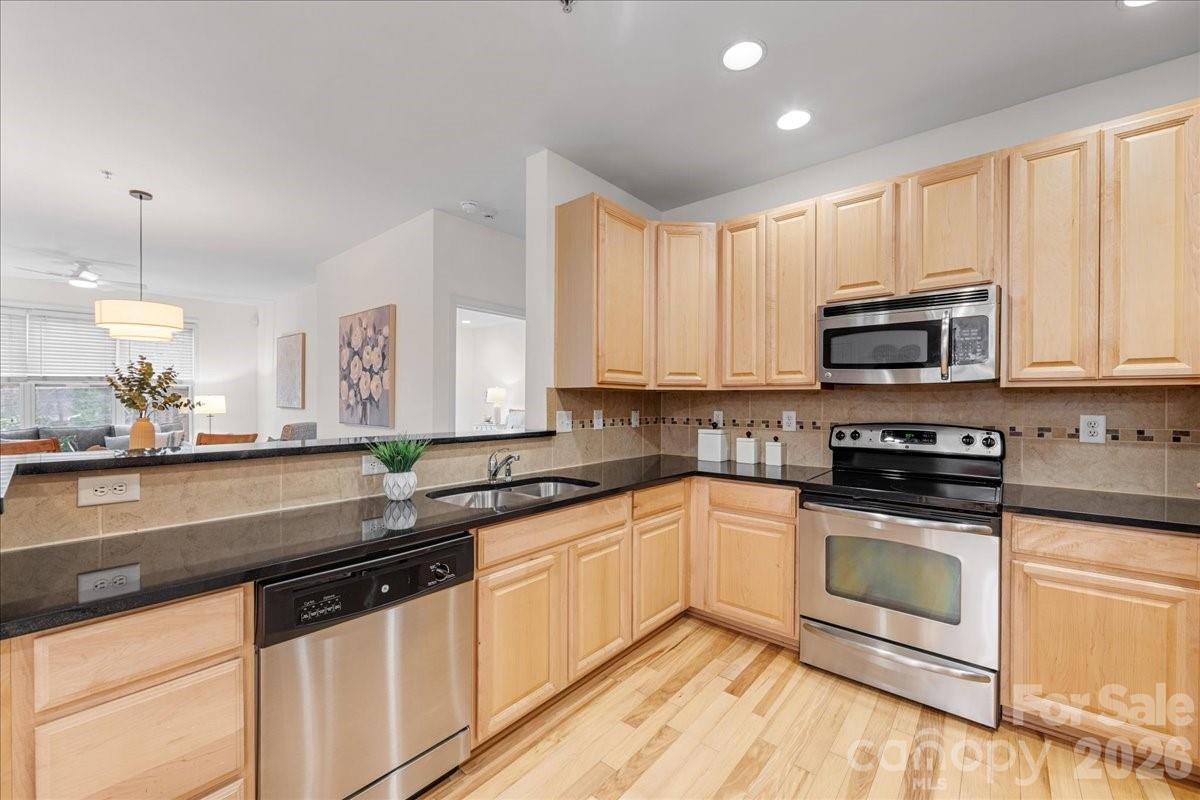 1000 E Woodlawn Road #118 — Charlotte