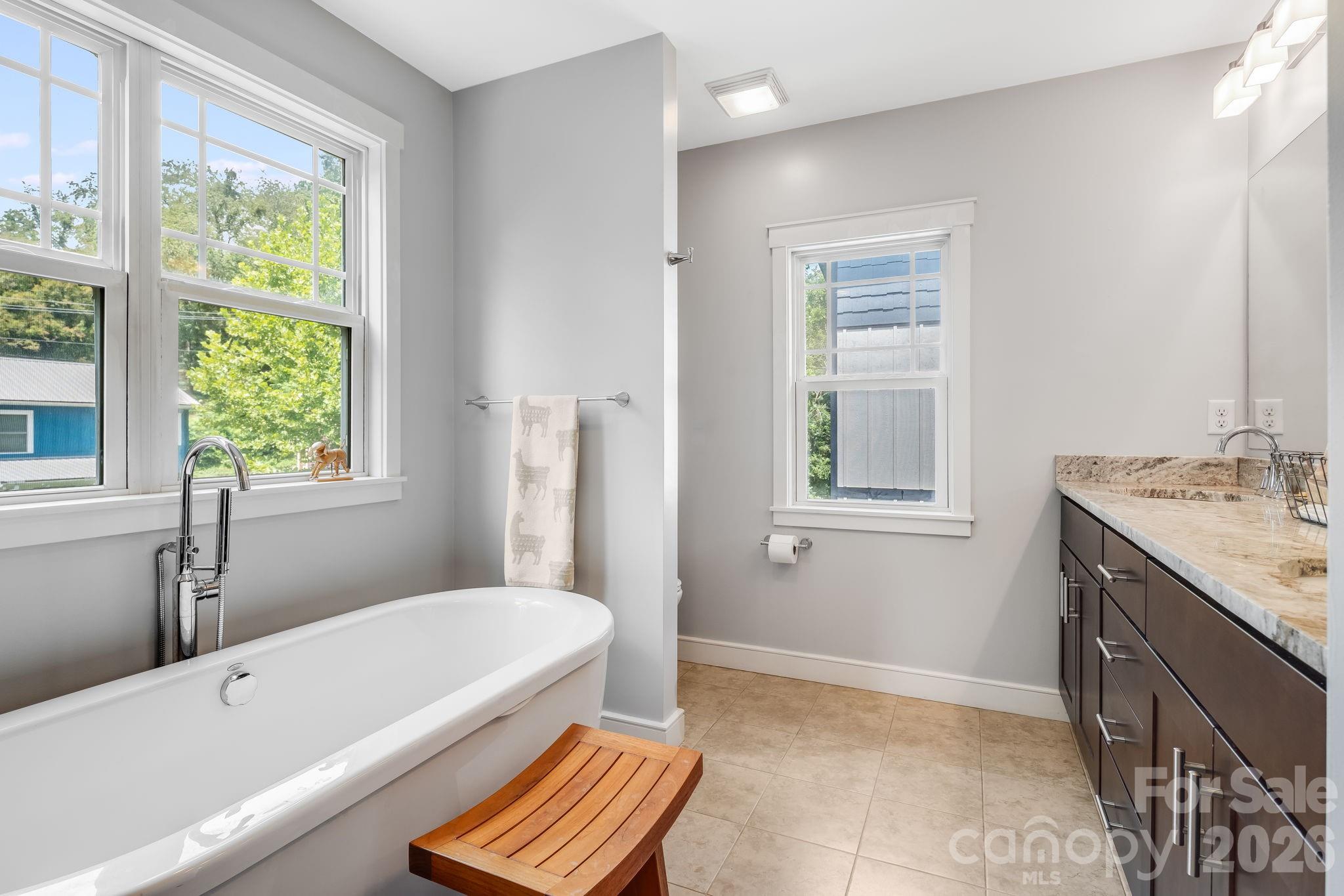35 Emmett Lane — Asheville