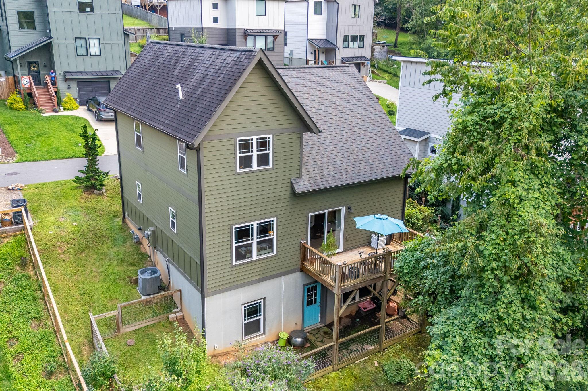 35 Emmett Lane — Asheville