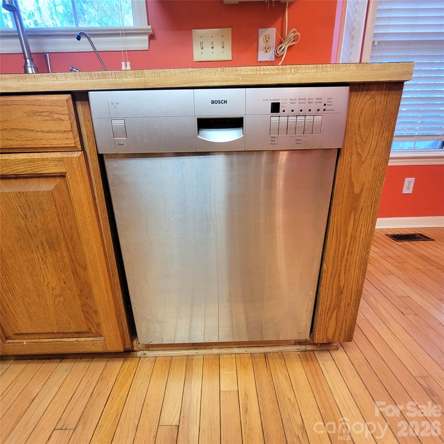 1009 Hunley Hill Court — Matthews