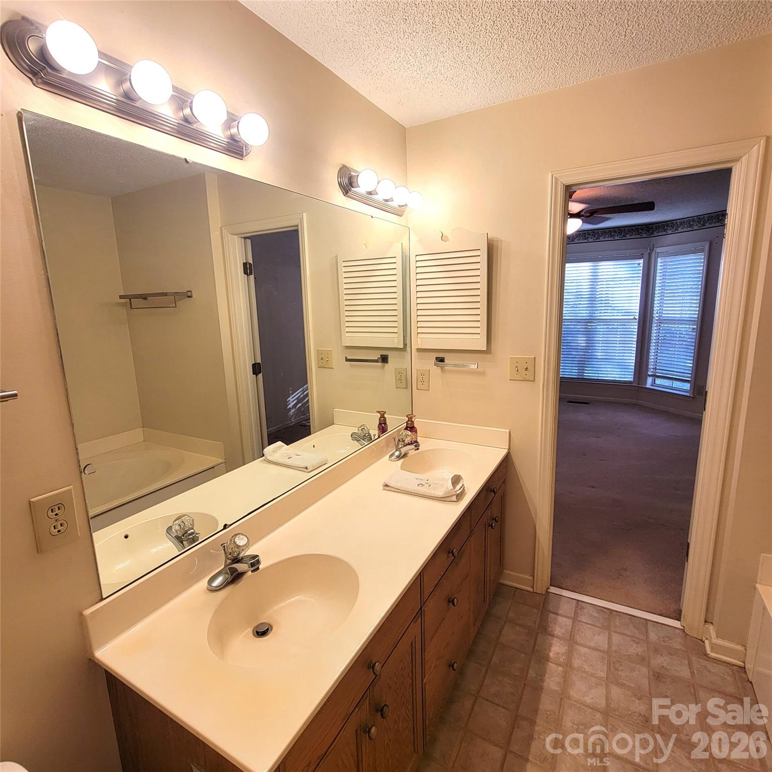 1009 Hunley Hill Court — Matthews
