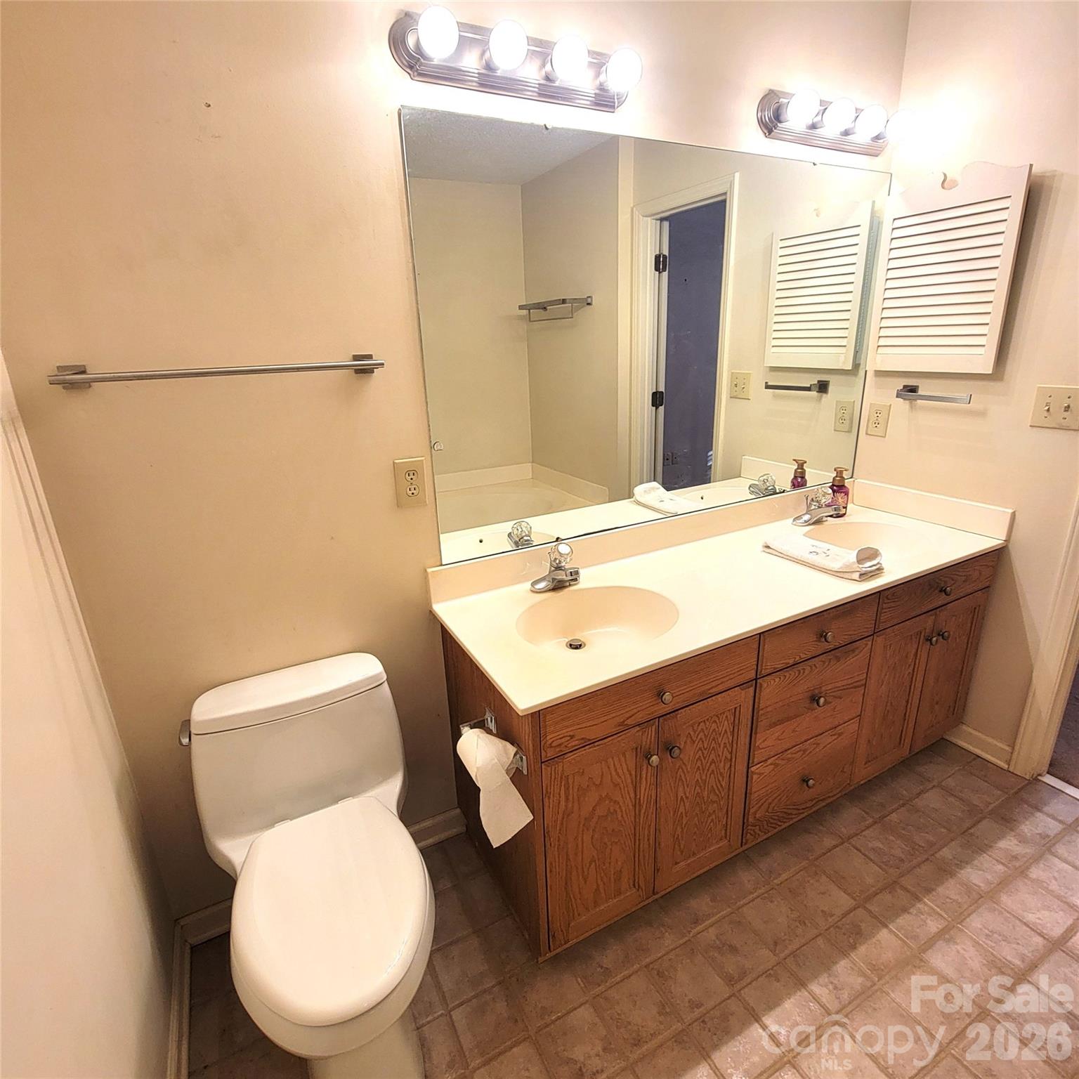 1009 Hunley Hill Court — Matthews
