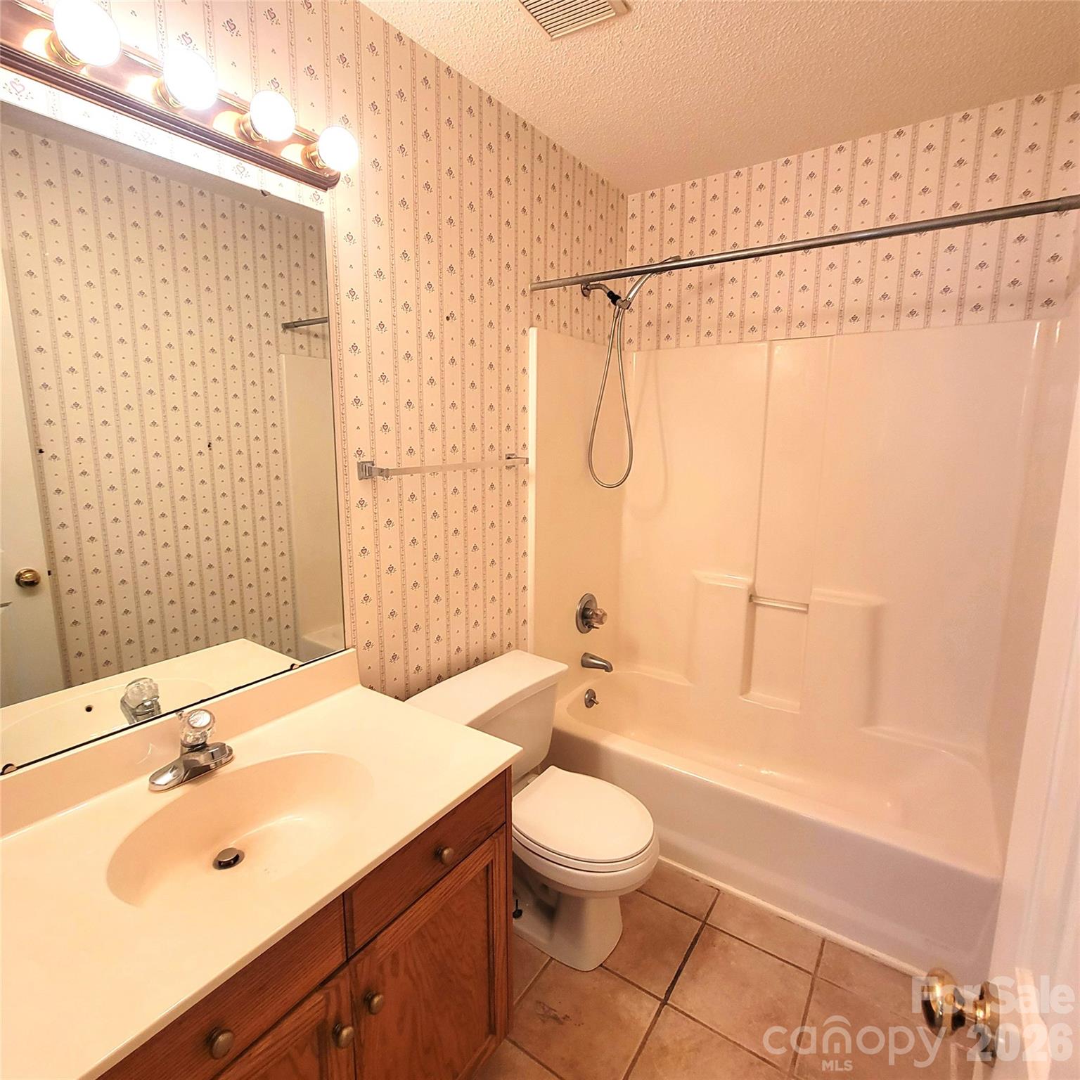 1009 Hunley Hill Court — Matthews