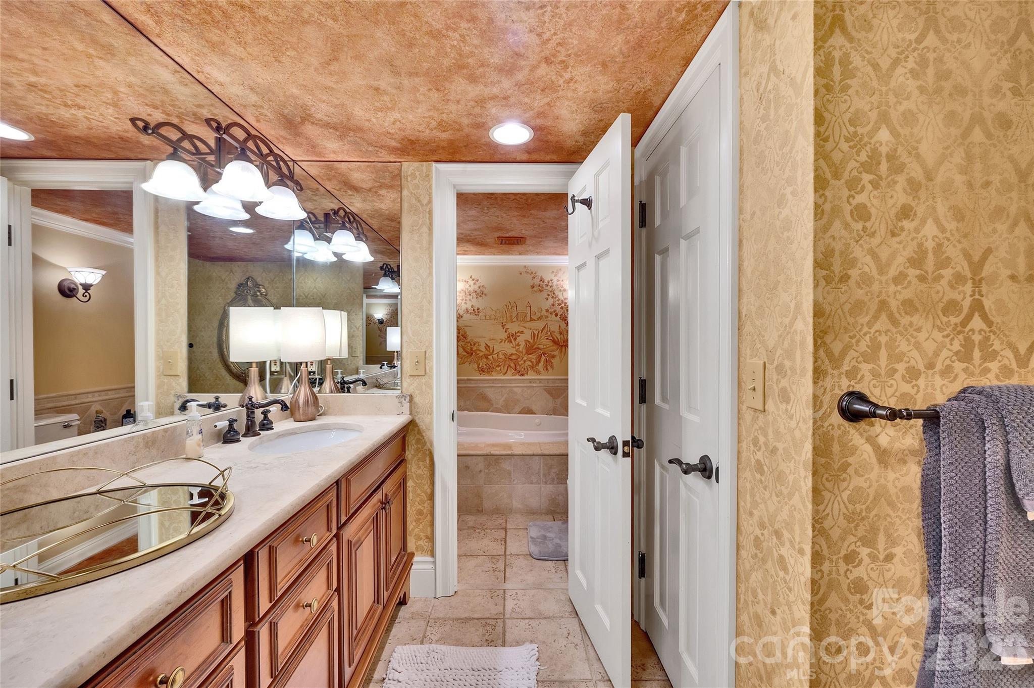 562 West Club Boulevard — Lake Toxaway