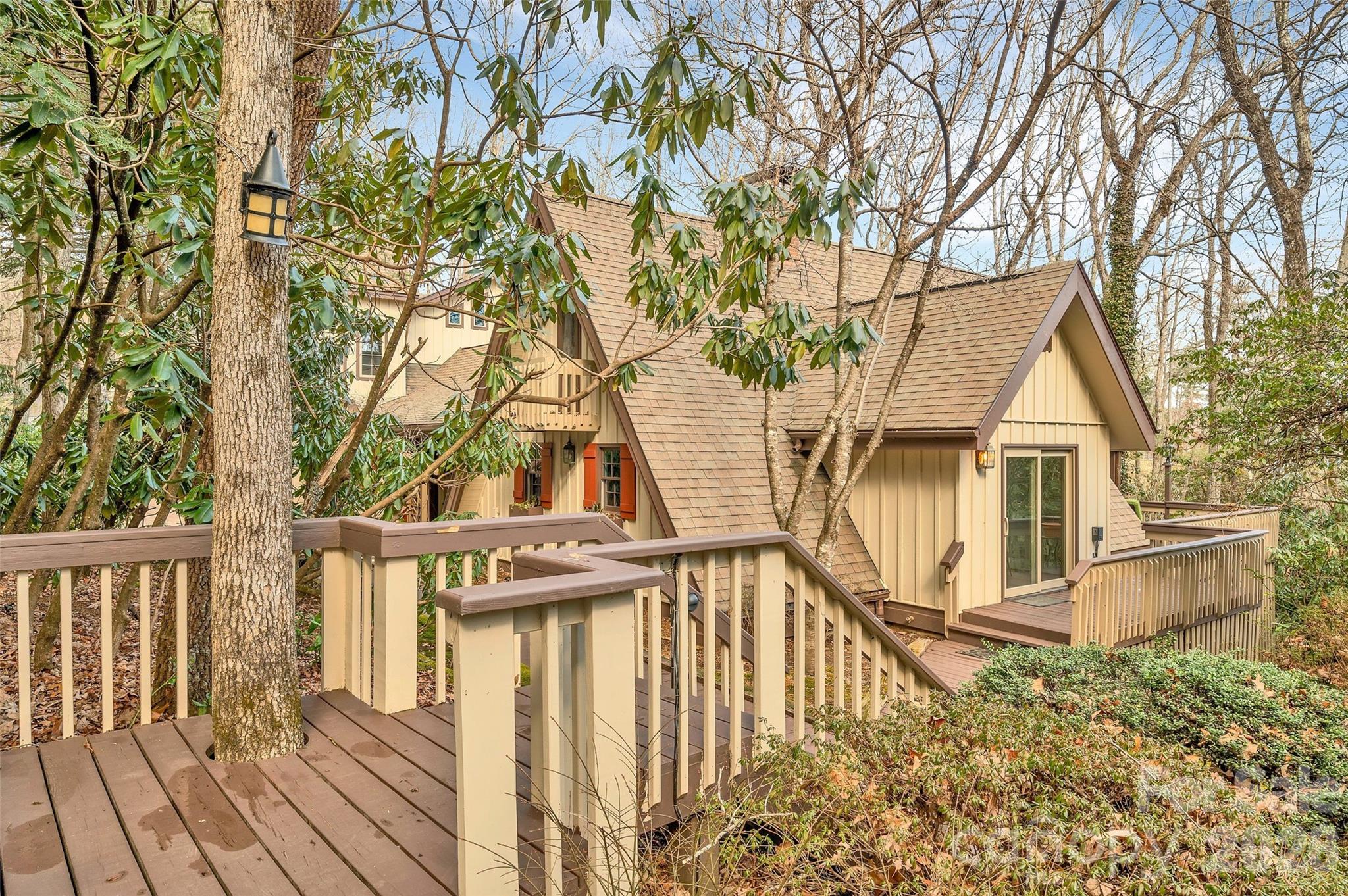 562 West Club Boulevard — Lake Toxaway