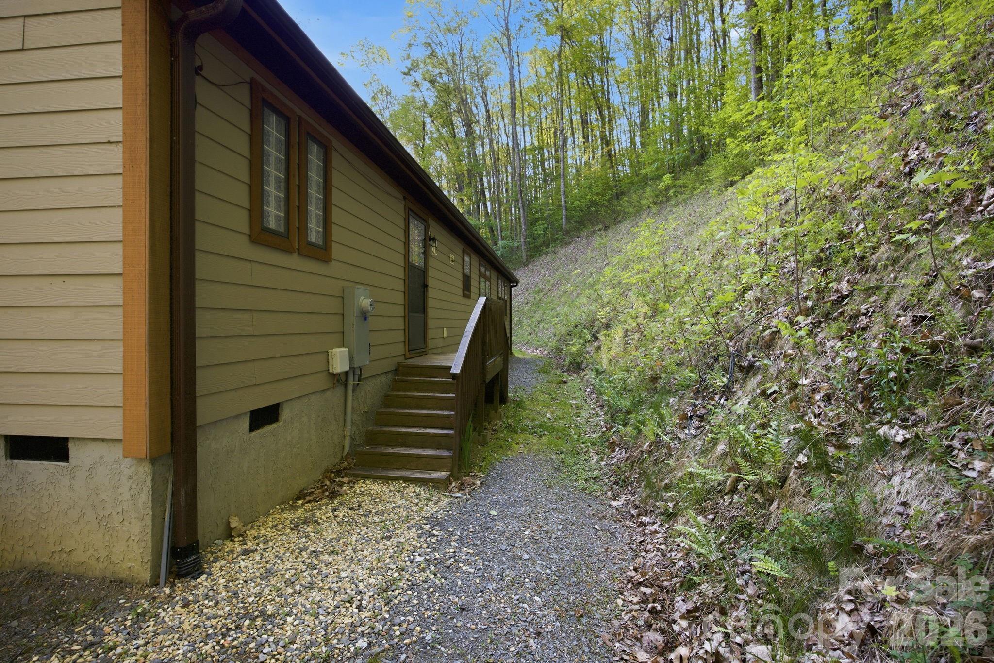 193 Tipstill Cove — Waynesville