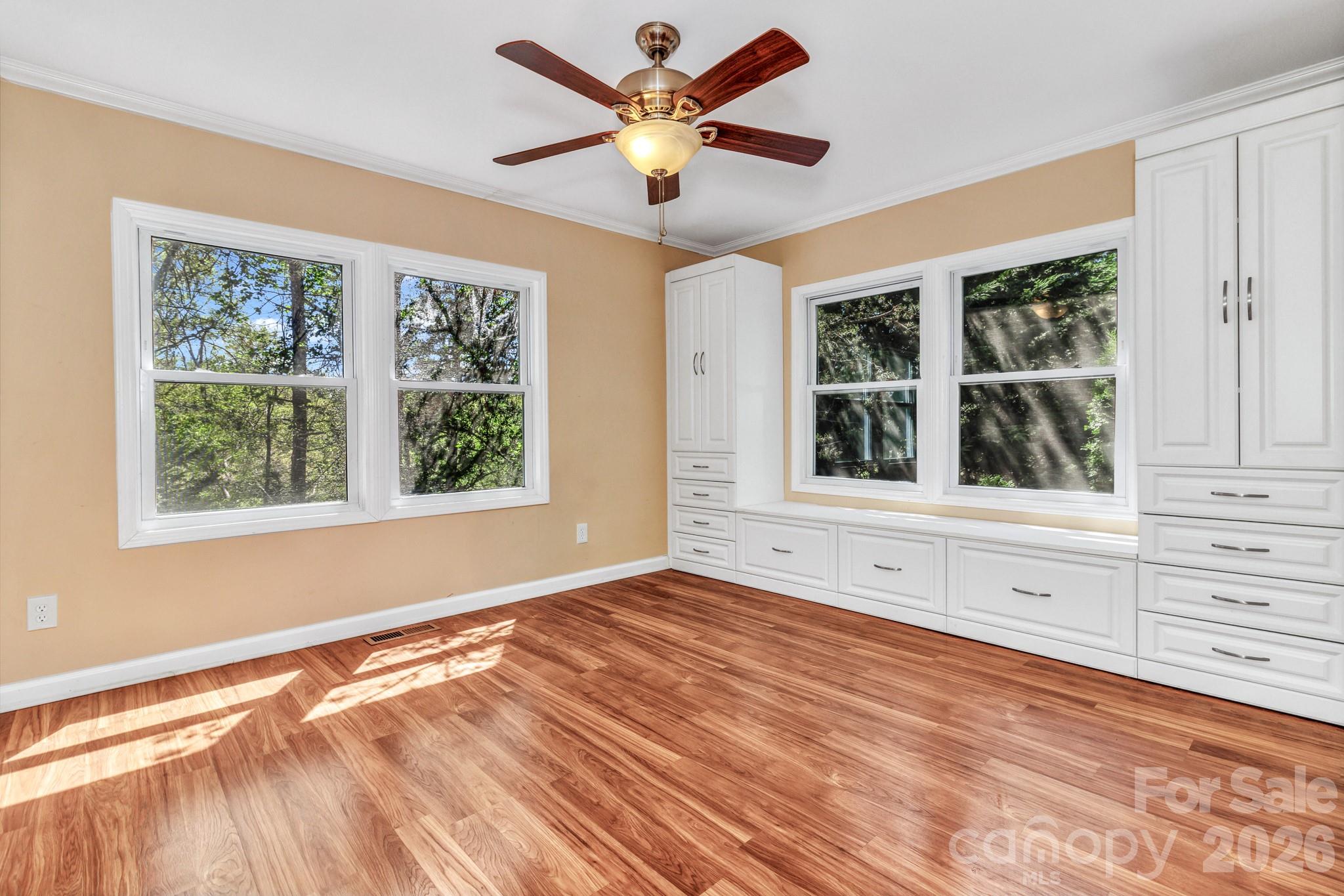405 Deerfield Court — Hendersonville