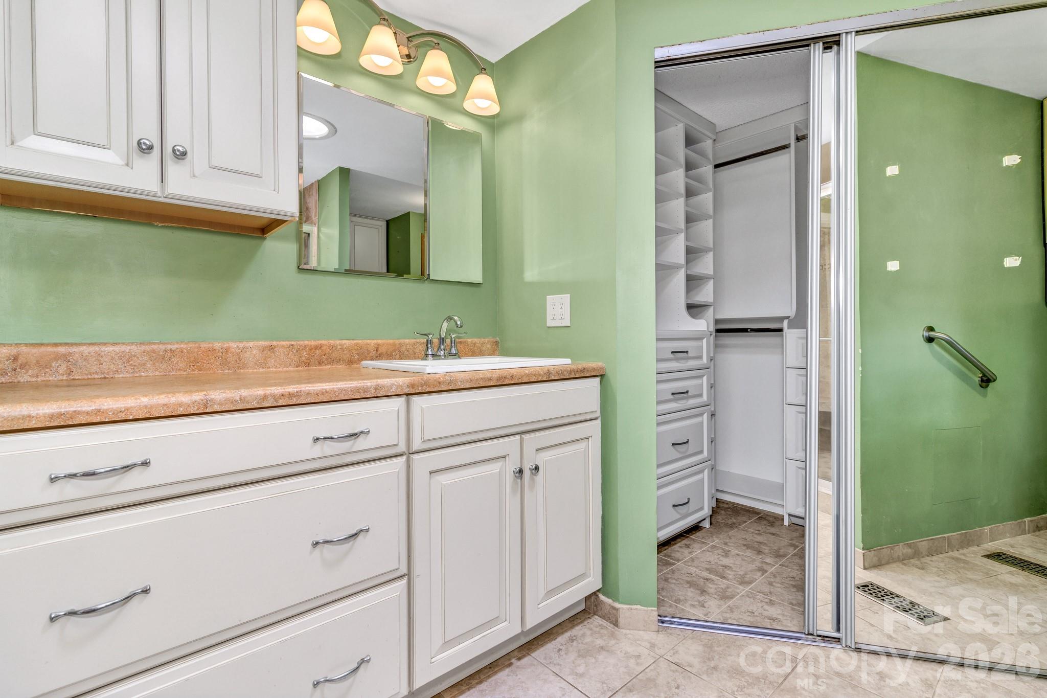 405 Deerfield Court — Hendersonville