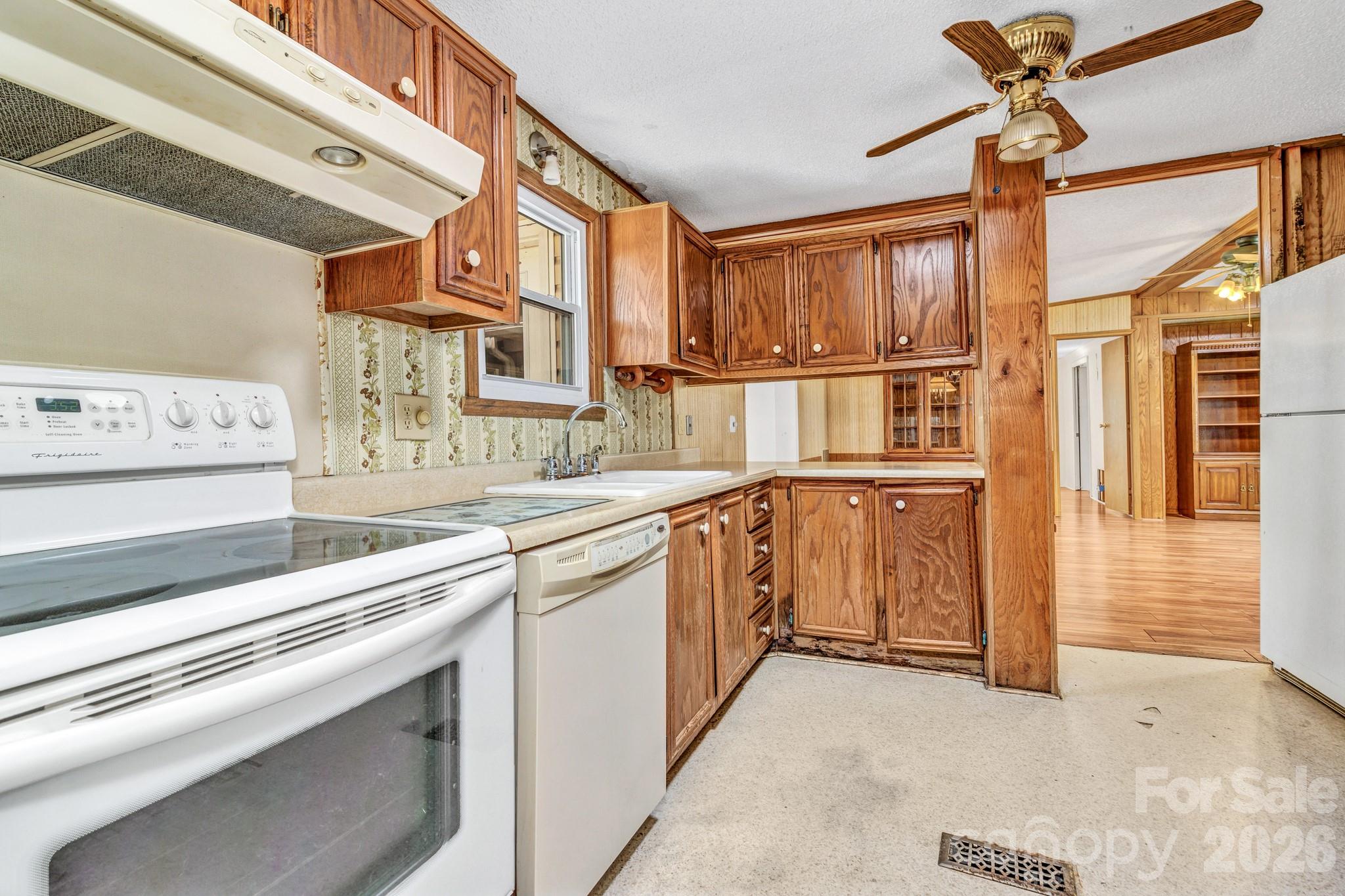 405 Deerfield Court — Hendersonville