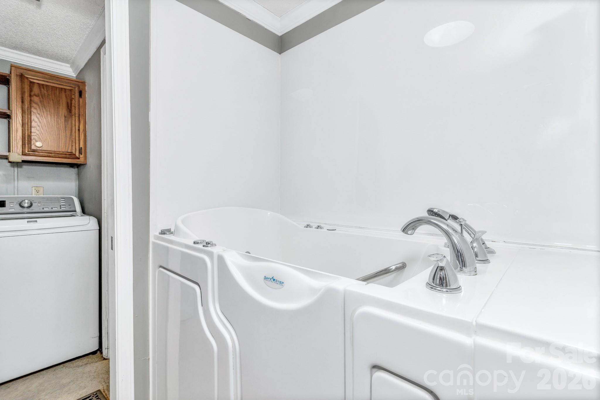 405 Deerfield Court — Hendersonville