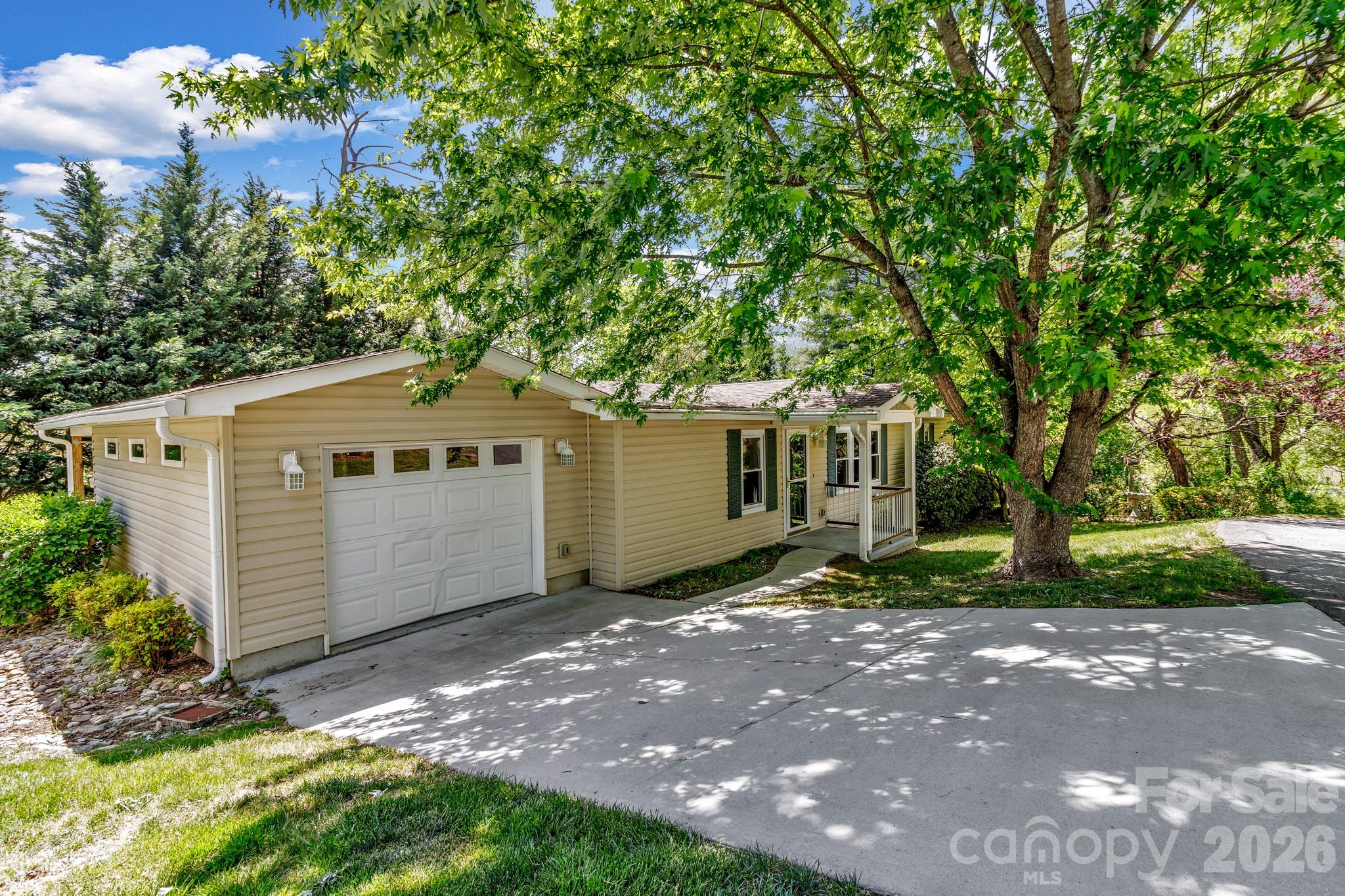 405 Deerfield Court — Hendersonville