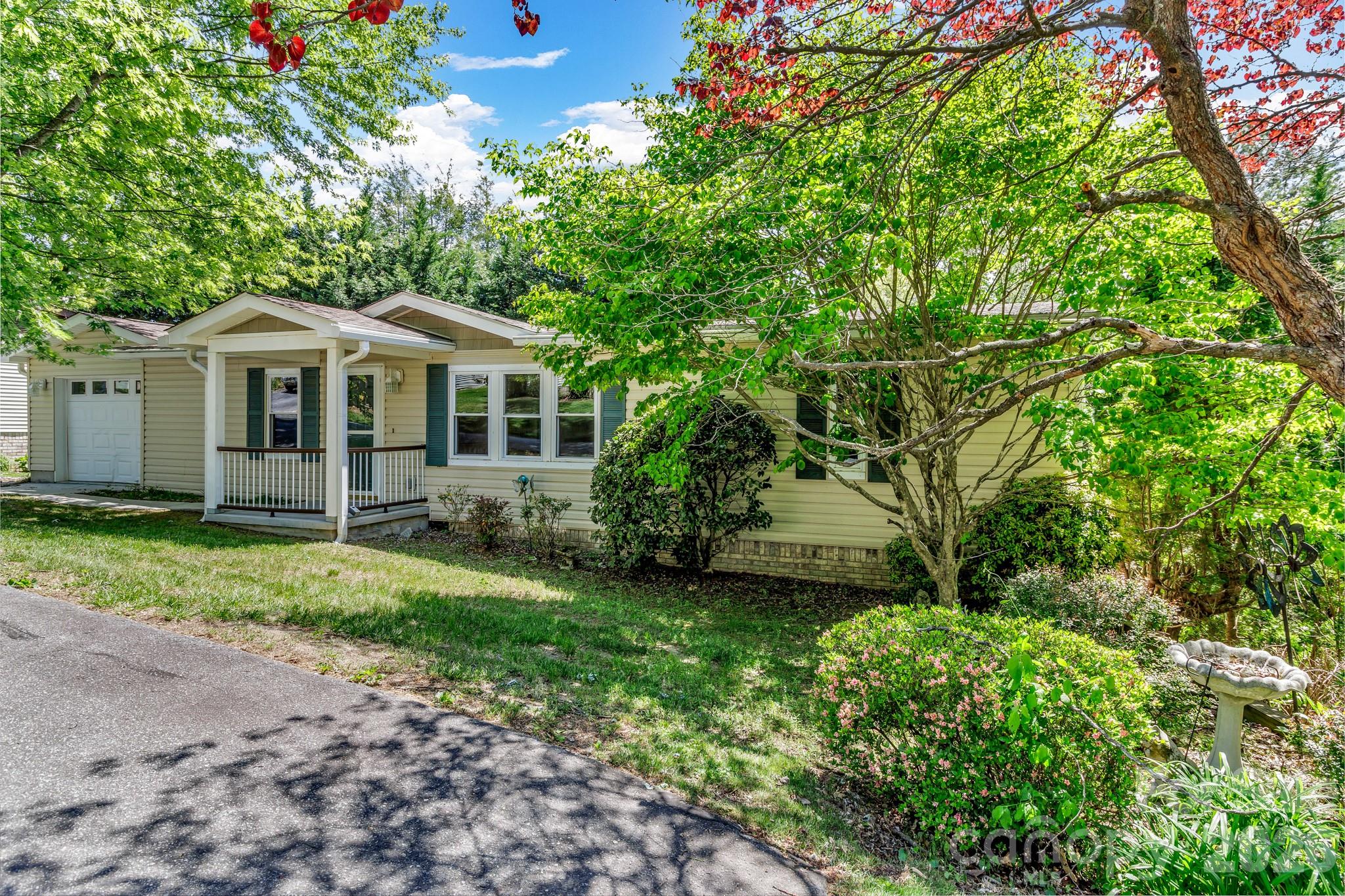 405 Deerfield Court — Hendersonville