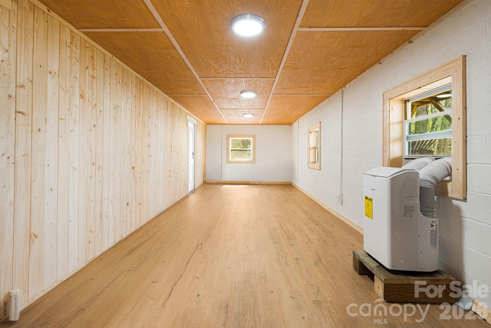 120 Wilderness Drive — Weaverville