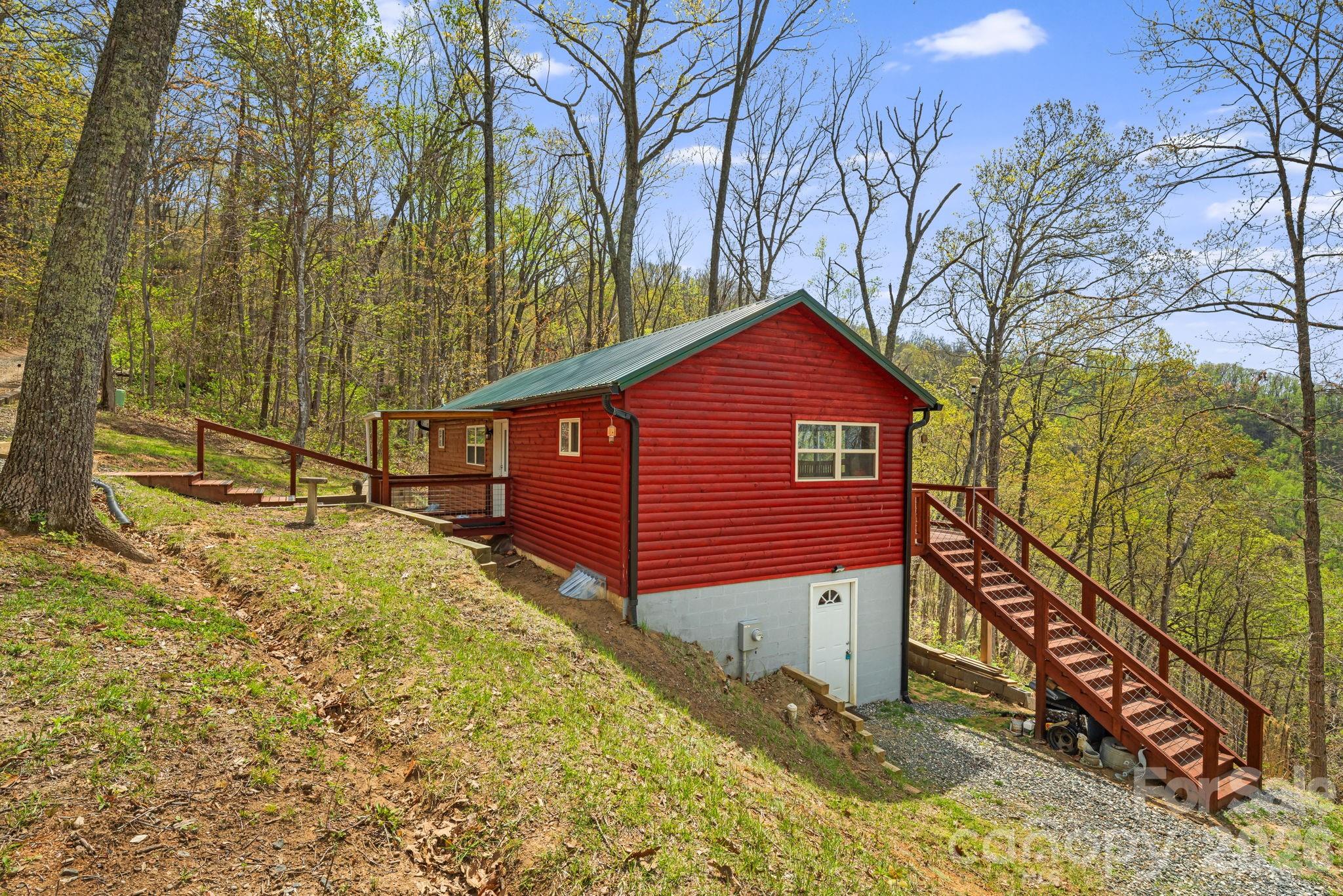 120 Wilderness Drive — Weaverville